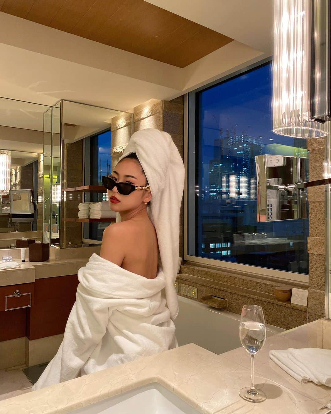 十枝梨菜さんのインスタグラム写真 - (十枝梨菜Instagram)「link in bio 🖤👄  #onlyfans#of#new#post#new post#peninsula#thepeninsulatokyo#peninsulahotel#peninsulatokyo#japan#tokyo#hotel#hotellife#hoteldesign#hotelstay#bathrobe#bathroom#japanese#asian#japanesegirl#asianmodel#rinatoeda#十枝梨菜」11月6日 20時03分 - rinatoeda0611