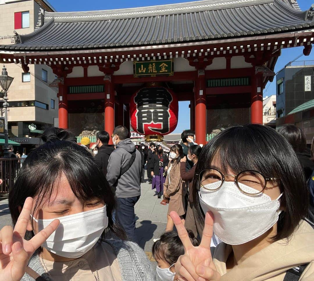 時東ぁみさんのインスタグラム写真 - (時東ぁみInstagram)「浅草食べ歩き〜♪ ・ 待乳山聖天で祈願をしてから ホッピー通りでランチして 仲見世通りで食べまくるっ！！ 最高の東京観光できましたw ・ いつものメンバーに姪っ子も参戦させていただいて、楽しい時間でした☆ 食べ過ぎで眠くなったよね〜w ・ #時東ぁみ #東京生まれの東京観光 #浅草 #asakusa #食べ歩き #待乳山聖天 #大根 で #祈願 #ホッピー通り #ランチ #仲見世通り #満願堂 #芋くりパイ #寺子屋本舗 #ぬれせんべい #あづま #きびだんご #domdom #かりんとう饅頭 #浅草食べ歩き #また行きたい #ベトナム女子会 #姪っ子」11月6日 20時16分 - amitokito