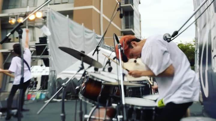 Hasshi（はっしー）のインスタグラム：「名城大学 大学祭「Meijo JAM'21」  野外ステージ新鮮でした！ 呼んで頂きありがとうございました🤘  魂のラスト乱舞🥁  #drummer #drum #voisquarecat #ぼいすく #ドラム #ドラマー」