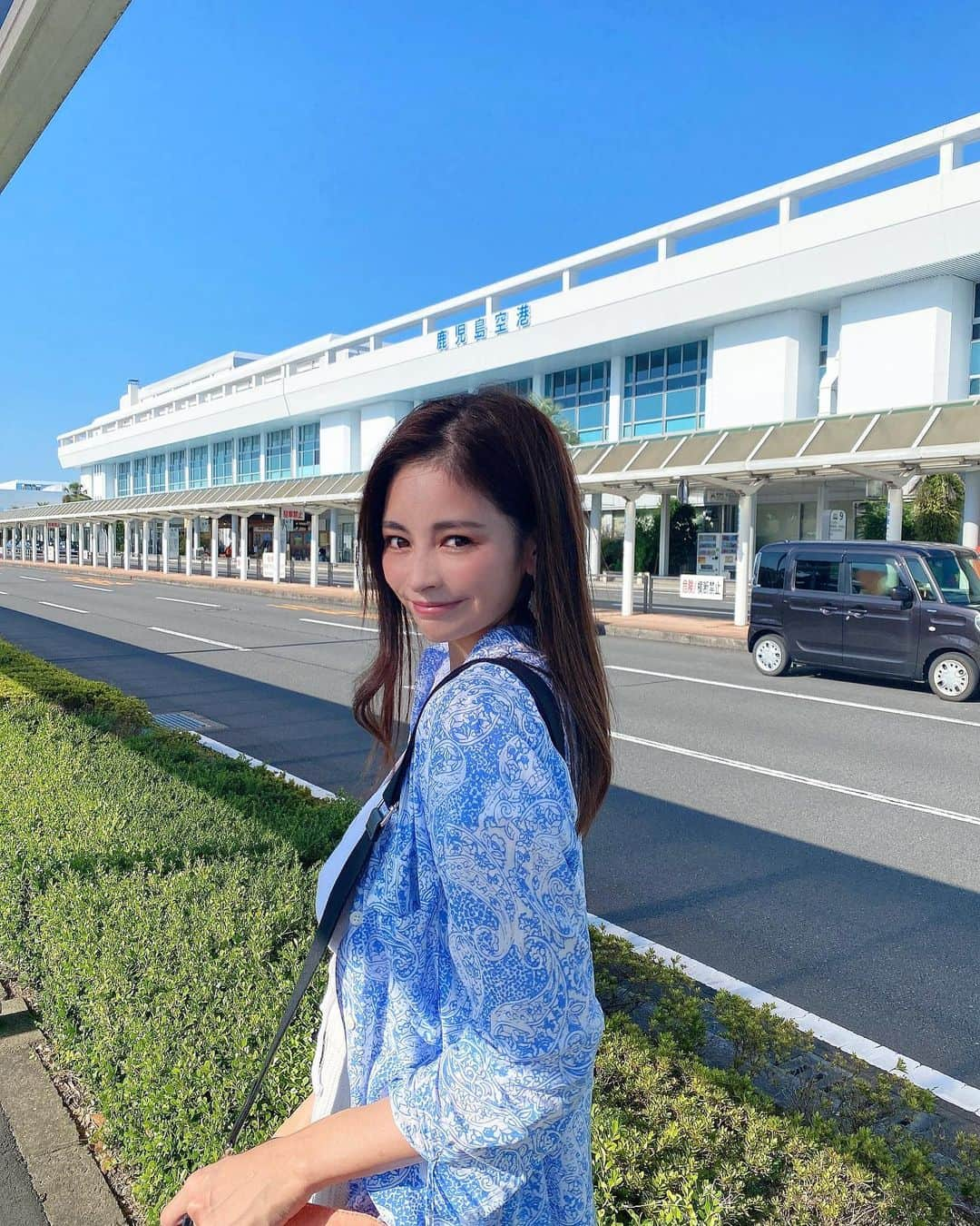 得あゆさんのインスタグラム写真 - (得あゆInstagram)「鹿児島空港✈️での一枚✌︎ (乗り継ぎで滞在時間4時間) ・ ・ ・ ・ ・ ・ ・ ・ ・ ・ ・ ・ ・ ・ ・ ・ ・ ・ ・ #シャツ#夏の思い出#プリシアリゾートヨロン#プリシアリゾート#与論#与論島#リゾート#南国#鹿児島#沖縄#国内旅行#女子旅#家族旅行#新婚旅行#子育てママ#産後ダイエット#産後#ママファッション#ママコーデ#沖縄ホテル#沖縄観光#kagoshima#okinawa#鹿児島観光#鹿児島グルメ#鹿児島空港#空港#主婦#シャツコーデ#西郷どん」11月6日 21時12分 - tokuayu819