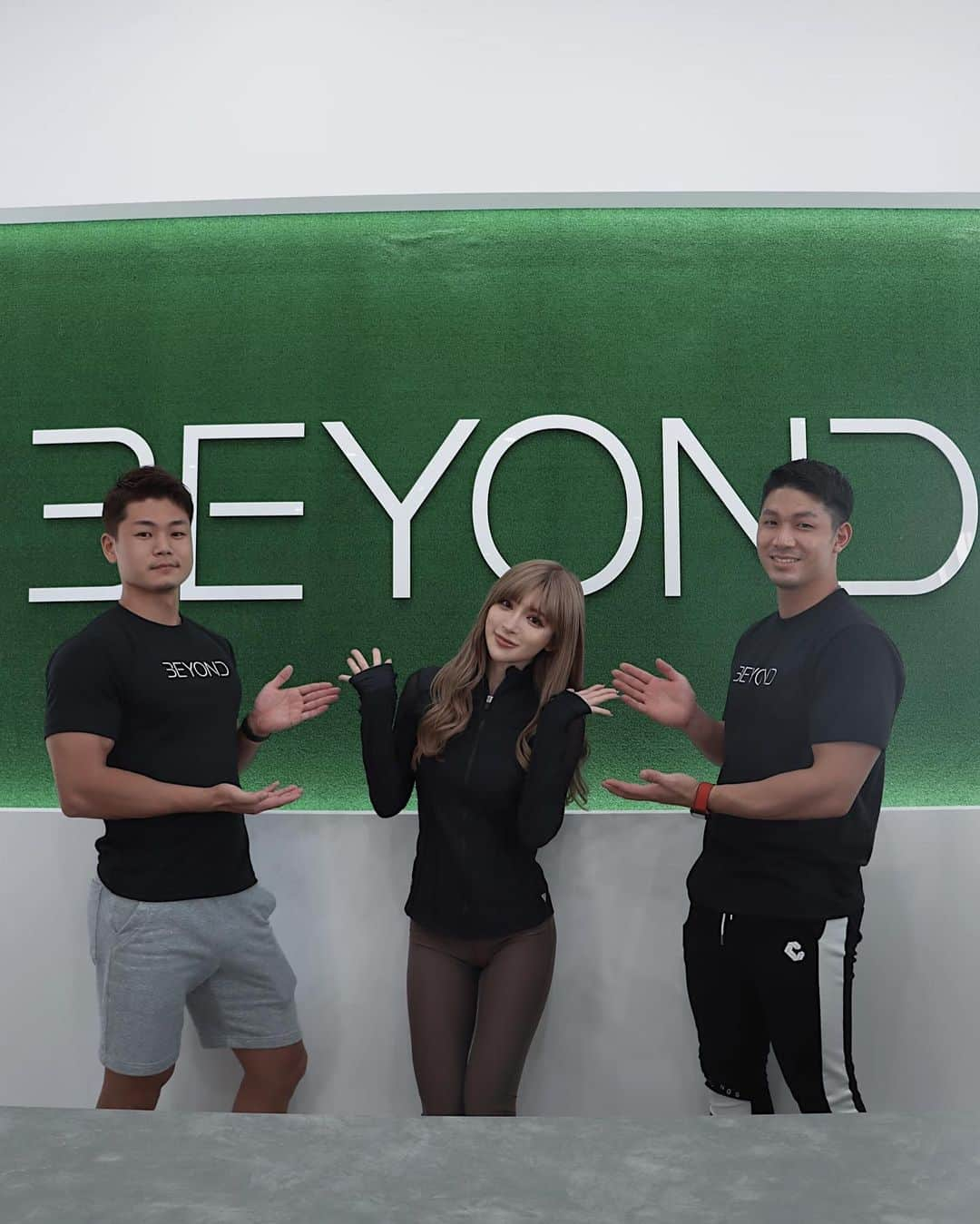 小原優花さんのインスタグラム写真 - (小原優花Instagram)「BEYONDさん《 @beyondgym 》の九州イベント２日目は福岡の小倉店さん《 @beyondgym_kokura 》でした🥰❤️  小倉城を臨む運河沿いの小倉タワーの1階にOPENされていて、天気が良かったので気持ちよかったです☀️🏯🥺  ジム内も天高で広く綺麗で、2席のパウダールームも完備♡👏🏻  また福岡へ行った際にはトレーニングしに行きたいです！！🏃‍♀️✨  オープニングイベントは抽選で限られた人数での開催ではございましたが、お越しくださった皆様本当にありがとうございました🙇‍♀️💓 一緒にトレーニング体験してくださったり、交流ができて楽しかったですっ🏋🏼‍♀️💕  7枚目は小倉店の優しいトレーナーさんと🙌🏼🌈 最後は2日間お世話になった皆様と集合写真を撮りました📸❤️  本当にありがとうございました💓☺️  素敵なパーソナルジムなので、気になる方はぜひ無料体験へ行ってみてください💪🏻💗💗 ▼ ▼ BEYOND小倉店  @beyondgym_kokura   #gym #パーソナルジム #パーソナルトレーニング #workout #fitness #training #beyond #ビヨンド #福岡 #iral #アイラル」11月6日 21時12分 - yunkoro519