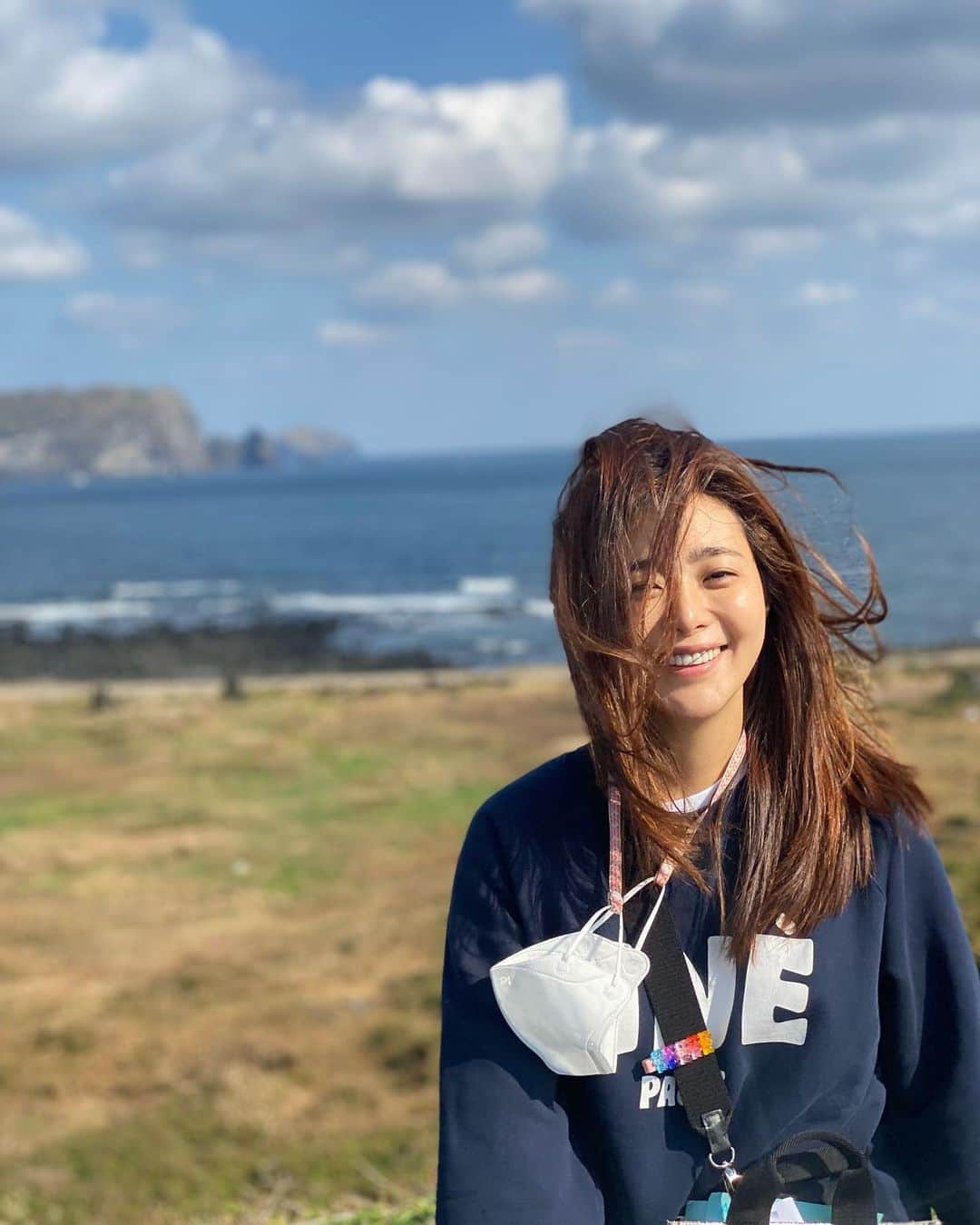 イ・ヨンウンのインスタグラム：「. 제주도는 바람이죠💨 . 오늘 아니고 지난주」