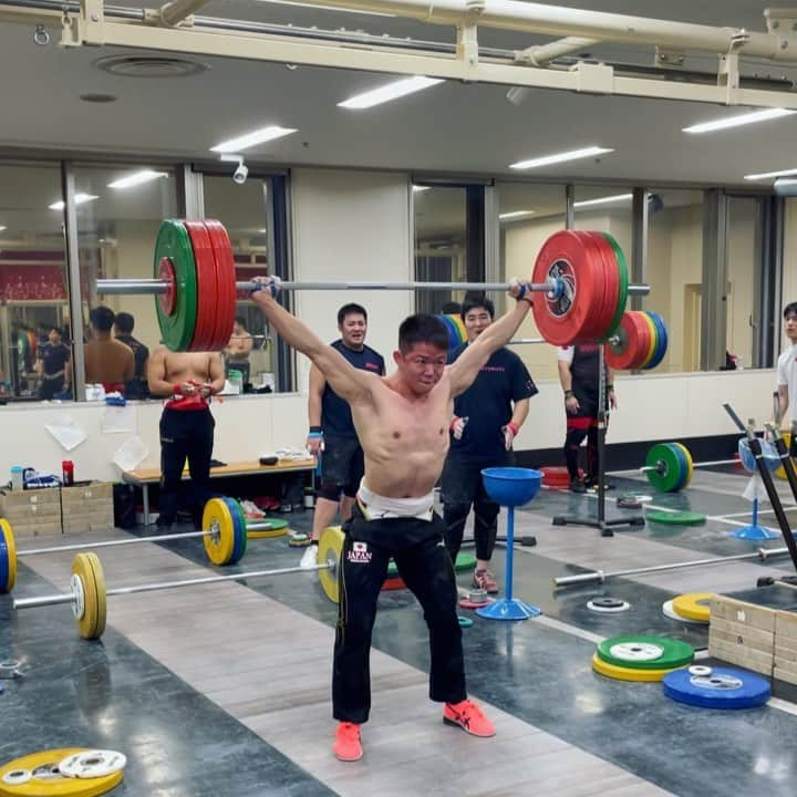 近内三孝のインスタグラム：「Snatch PR 2reps 145kg  意外と週1の種目の方がいいかも！  #weightlifting」