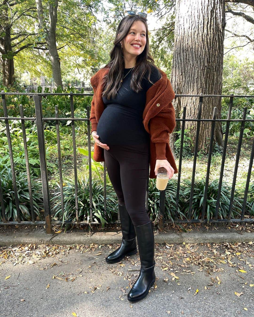 エミリー・DiDonatoのインスタグラム：「Our field trip to the hospital yesterday was fun and all but we are ready when you are baby girl! Hospital bag is packed and ready this time. 😂」