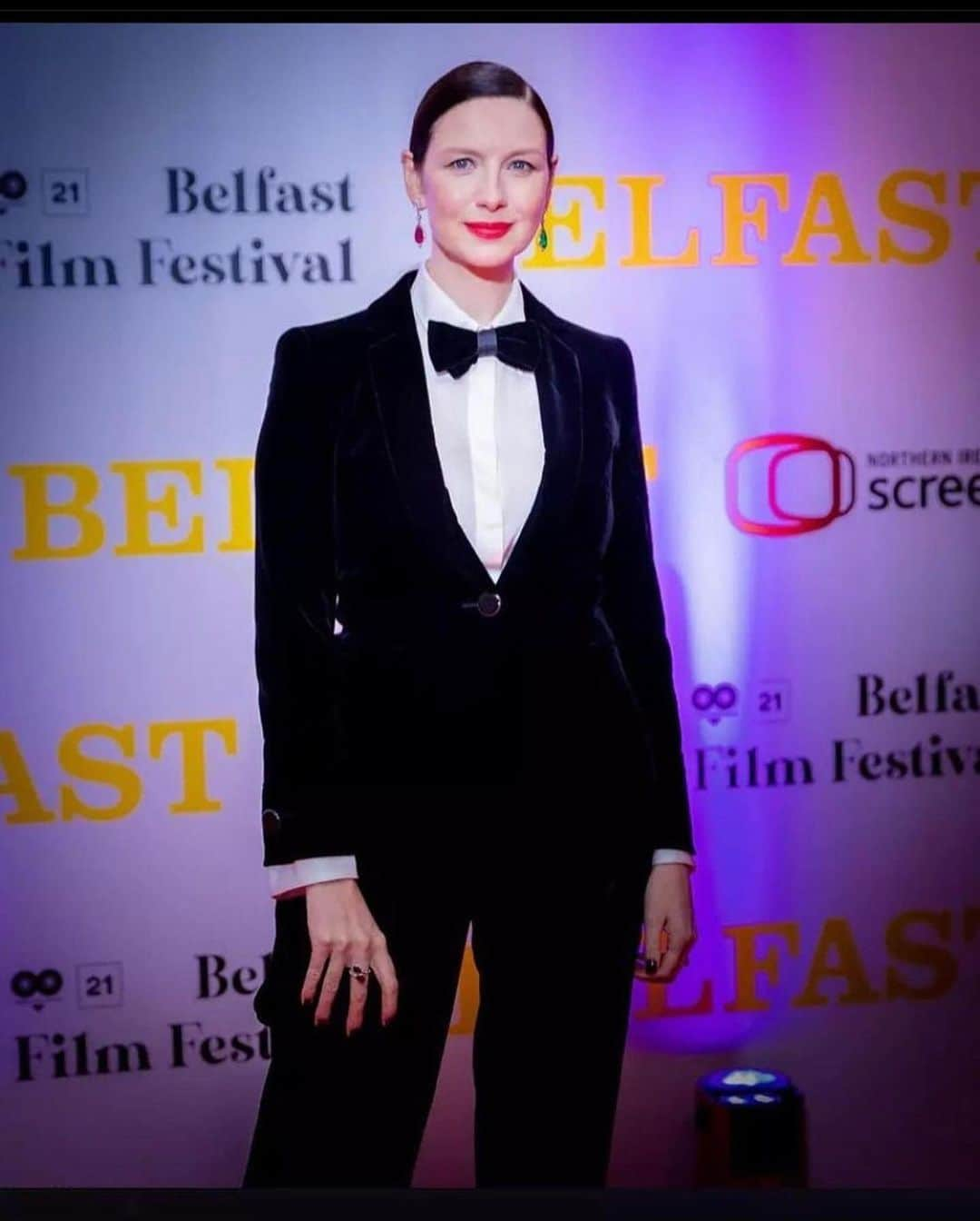 カトリナ･バルフさんのインスタグラム写真 - (カトリナ･バルフInstagram)「Couldn’t let the boys be the only ones to Tux it up..! @belfastmovie premiere in Belfast wearing a divine @giorgioarmani velvet tuxedo and @ara_vartanian jewels  Mucho thanks to my amazing glam team  Styling @karlawelchstylist  Make Up @marywilesmakeup  Hair @garethbromell」11月7日 1時17分 - caitrionabalfe