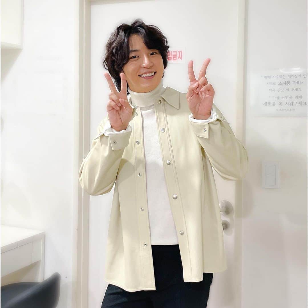 ユン・シユンのインスタグラム：「🤩  오늘 여러분을 만나서 너무 행복😍😍」