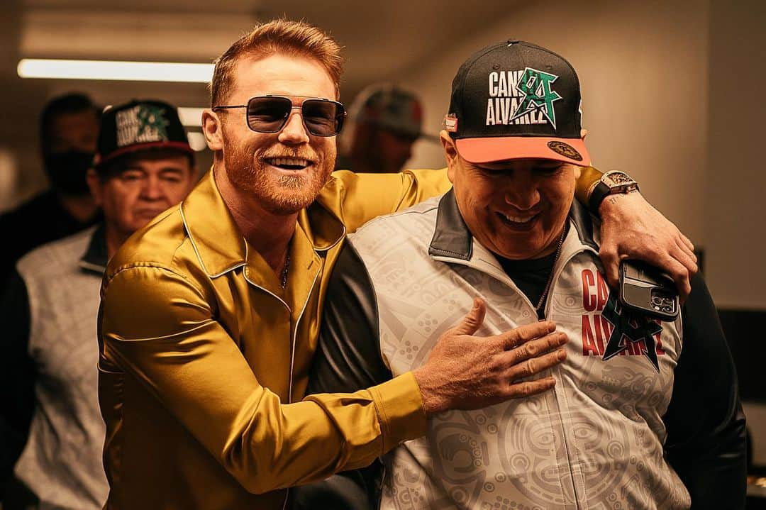 サウル・アルバレスさんのインスタグラム写真 - (サウル・アルバレスInstagram)「Este día es doblemente especial, felicidades @caneloteam hoy festejaremos arriba del ring haciendo lo que más nos gusta 🎉👊🏻」11月7日 2時50分 - canelo