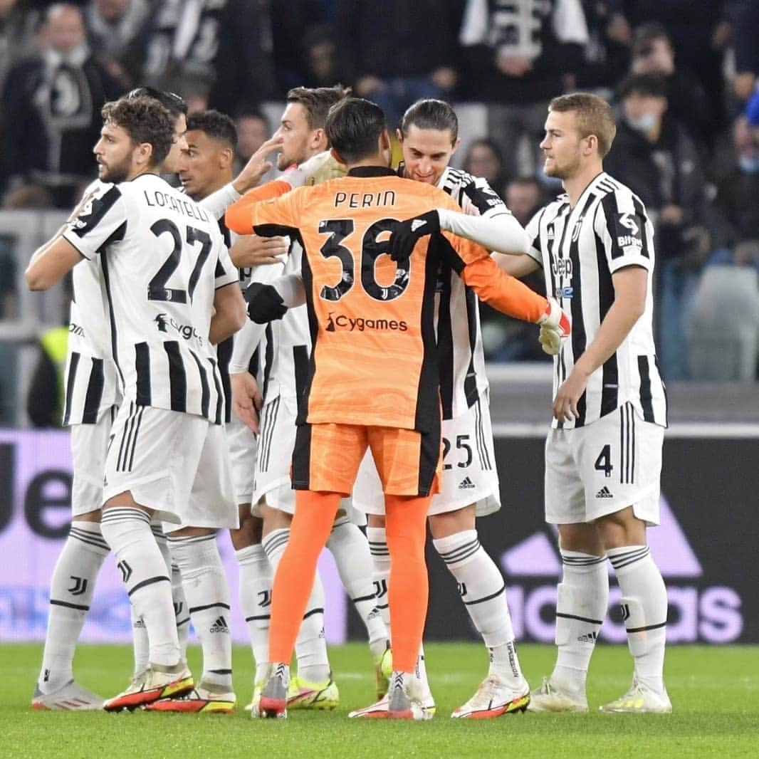 ダニエレ・ルガーニさんのインスタグラム写真 - (ダニエレ・ルガーニInstagram)「Voluta con il cuore, strappata con i denti. Come una Squadra vera, come la @Juventus ⚪⚫ #JuveFiorentina #FinoAllaFine #ForzaJuve」11月7日 4時57分 - daniruga