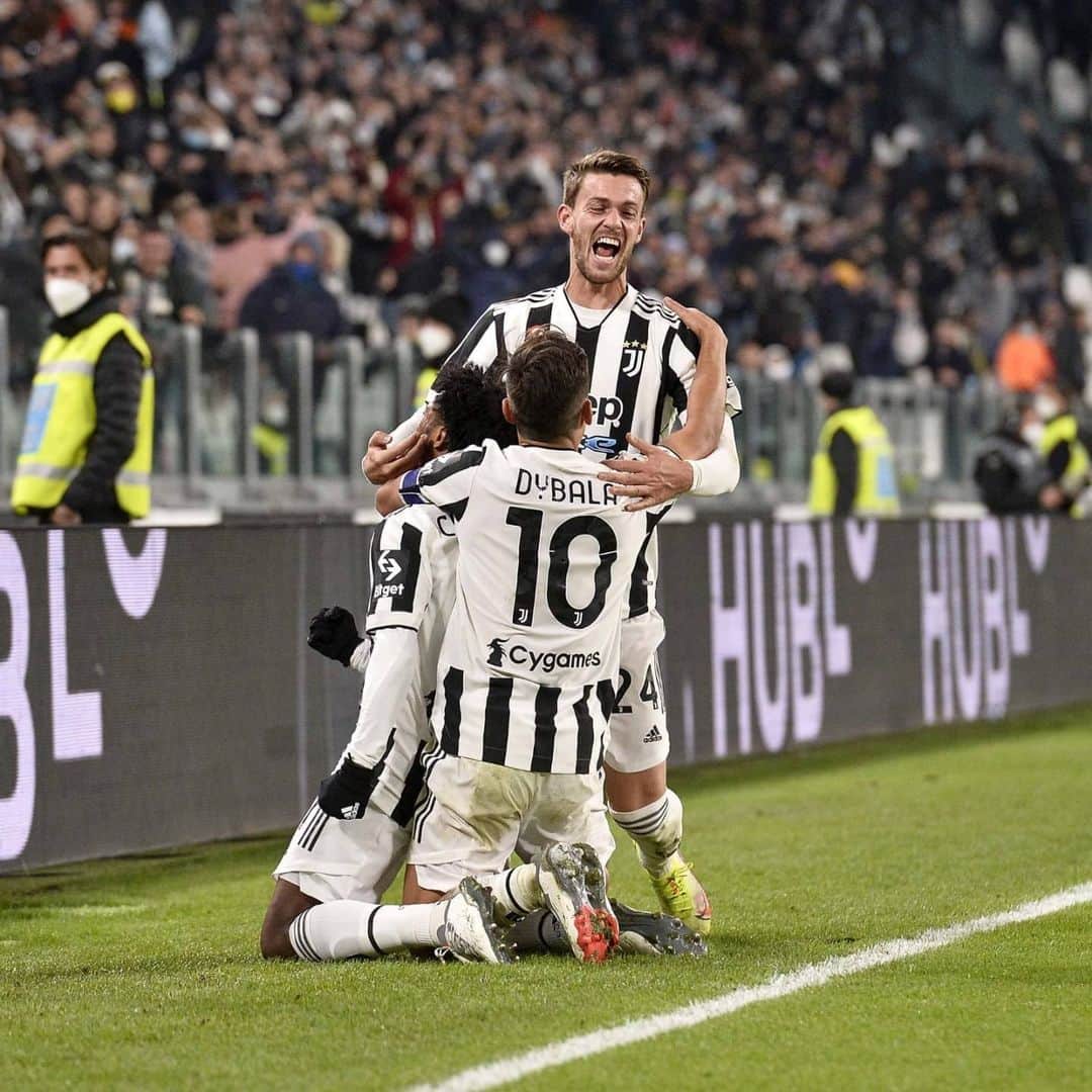 ダニエレ・ルガーニのインスタグラム：「Voluta con il cuore, strappata con i denti. Come una Squadra vera, come la @Juventus ⚪⚫ #JuveFiorentina #FinoAllaFine #ForzaJuve」