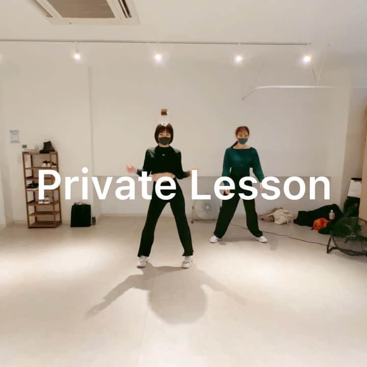 A-NONのインスタグラム：「A-NON private Lesson 👸👸👸  Peek-A-Boo/Red Velvet pic up dancer @まなち  @luna85_y   #redvelvet #peekaboo #waackingdance #waacking  #waackingchoreography  #dance #dancer  #anonchoreography」