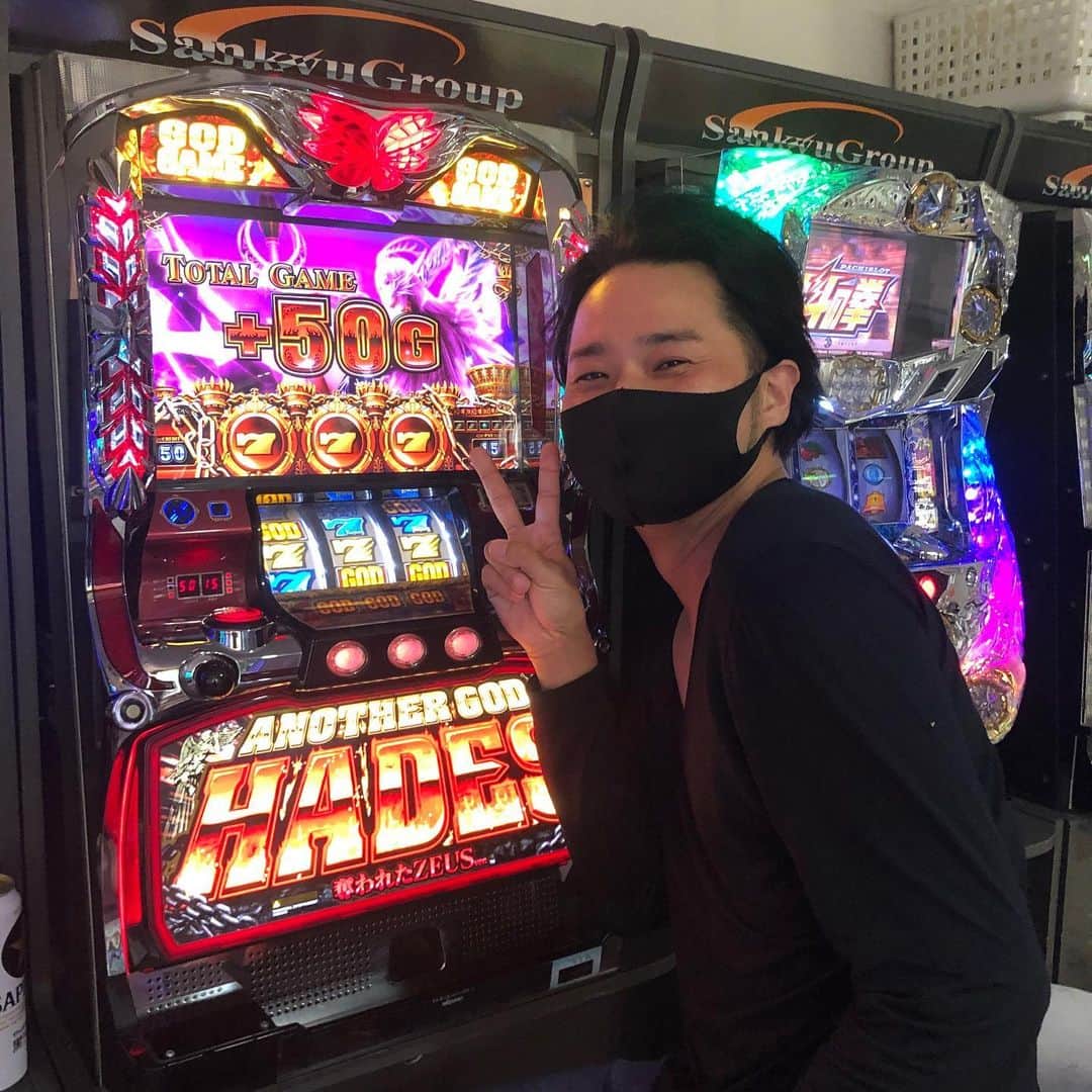 Dsukeのインスタグラム：「そういえばフェリーのゲームコーナーで遊んでたんやけど、わかる人にはわかる最低な一枚。  #カットイン無し  #最低保証  #引き弱」