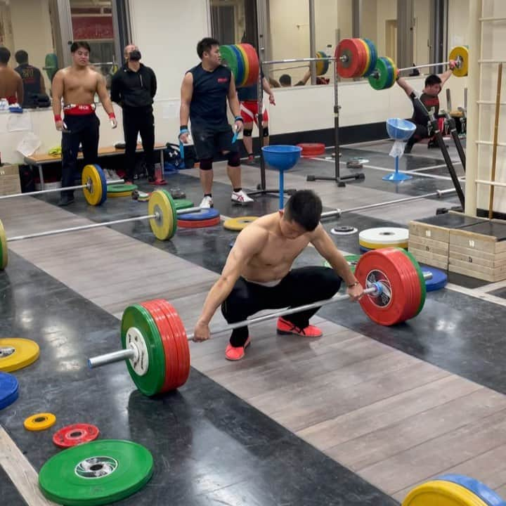 近内三孝のインスタグラム：「Snatch PR 151kg (+2) bw 71.2kg   練習前のUP最高です @haleo_official   #weightlifting #snatch #トレーニング #olympics」