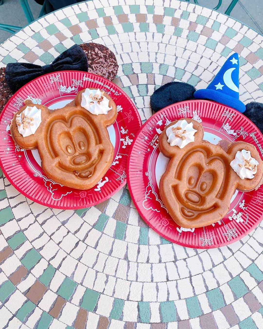 奥田順子さんのインスタグラム写真 - (奥田順子Instagram)「Disney waffle🍴 事前に予約しないと食べれないwaffle。予約しといてよかった！  #Disneyland#5歳ディズニー#子連れディズニー#tokyodisneyland #Disneywaffle #ディズニーランド #tokyodisneyland #ディズニー #disneyland #disney #tdl #東京ディズニーランド #ディズニーコーデ #35周年 #ミッキー #ディズニーリゾート #子連れディズニー #東京ディズニーリゾート #tdr #tokyodisneyresort#ワッフル#ディズニーワッフル」11月7日 8時45分 - okuda_junko