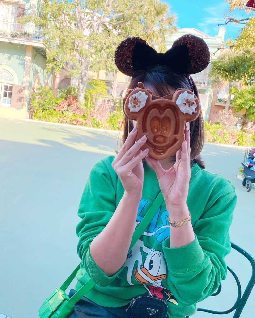 奥田順子さんのインスタグラム写真 - (奥田順子Instagram)「Disney waffle🍴 事前に予約しないと食べれないwaffle。予約しといてよかった！  #Disneyland#5歳ディズニー#子連れディズニー#tokyodisneyland #Disneywaffle #ディズニーランド #tokyodisneyland #ディズニー #disneyland #disney #tdl #東京ディズニーランド #ディズニーコーデ #35周年 #ミッキー #ディズニーリゾート #子連れディズニー #東京ディズニーリゾート #tdr #tokyodisneyresort#ワッフル#ディズニーワッフル」11月7日 8時45分 - okuda_junko