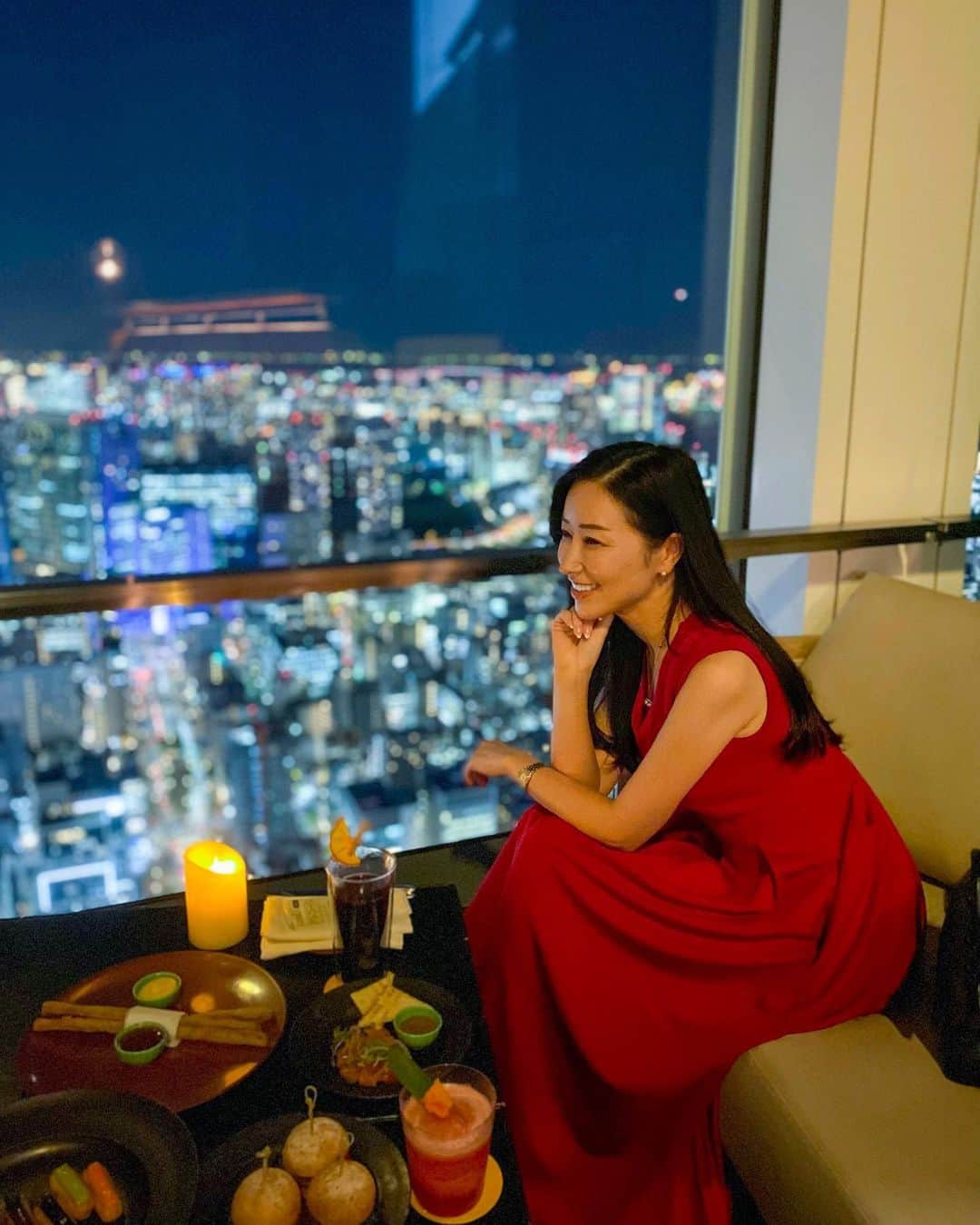 高倉絵理さんのインスタグラム写真 - (高倉絵理Instagram)「@andaztokyo . . 大好きな『アンダーズ東京』の Rooftop Barが再開！ . 美しい景色を見ながら、 美味しいお酒とお食事を楽しんできました♡ . . “November Nights” at Rooftop Bar 11月限定のスペシャル特典で、 17:00〜19:00の間に来店すると お食事やドリンクが15% OFFに！ . 来店時、スタッフの方へ“TWILIGHT”と伝えるとこちらの特典が利用できます！ . . #andaztokyo #andazrooftop #アンダーズ東京 #アンダーズ #アンダーズルーフトップ #11月限定 #限定 #期間限定 #ホテルライク #ホテルディナー #ホテルバー #東京グルメ #虎ノ門ヒルズ #東京タワー #tokyotower #bar #andaz #夜景」11月7日 9時08分 - eri_t28