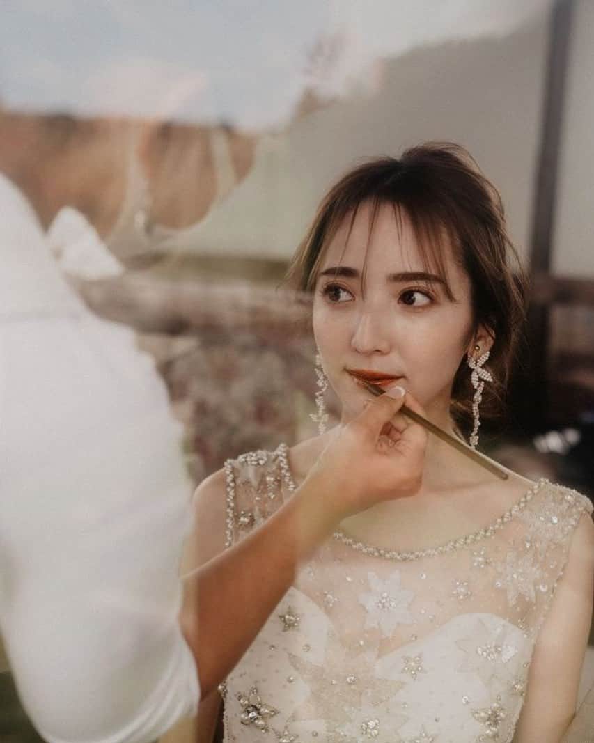 平木愛美のインスタグラム：「ドキドキ。  只今メイク中です。  前日の昨日は友達の優しい声な電話にうるうるしちゃったなあ  本日起こしくださる皆様、ありがとうございます。お気をつけていらしてください。  お会いできるのが、とっても楽しみです。  愛溢れる一日になりますように、、、💫  #愛」