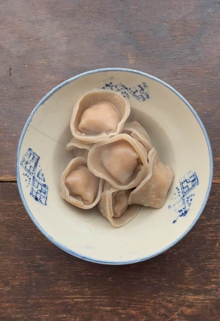 Rocoのインスタグラム：「11.07 朝ごはん 水餃子を茹でただけ 白菜と生姜　@andagyoza   #按田餃子 #水餃子#白菜と生姜」