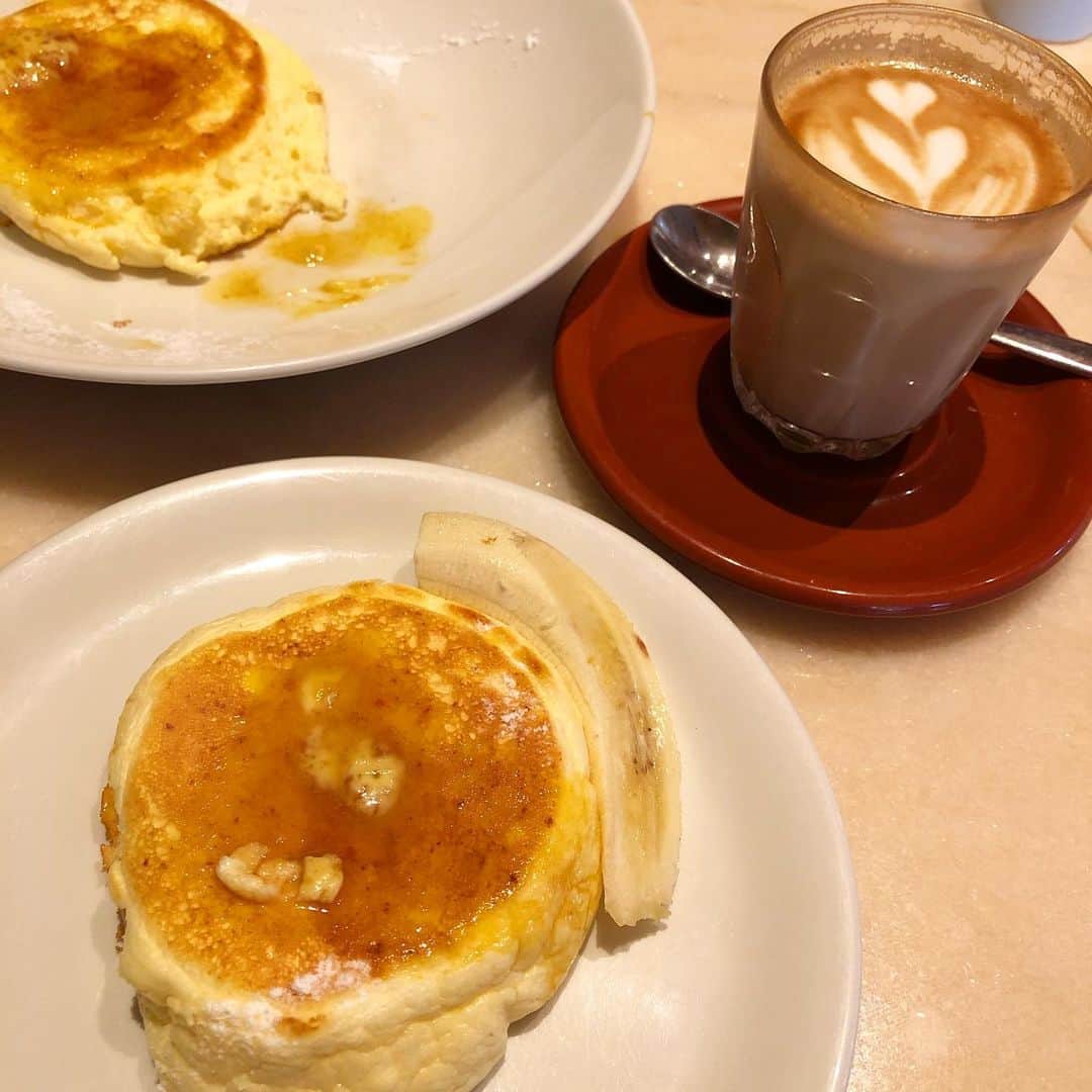 千秋さんのインスタグラム写真 - (千秋Instagram)「晴れた日の午前はパンケーキとかフレンチトーストとか甘いものが食べて更にテンション上げる🥞  #bills」11月7日 11時38分 - chiaki77777