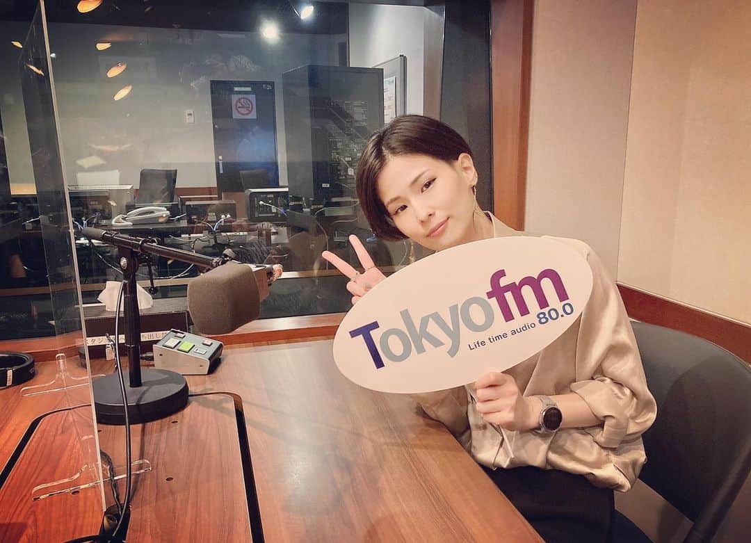 吉川ばんびのインスタグラム：「【本日11月7日 19時〜、TOKYO FMラジオ出演】  AKB48の清水麻璃亜さんの番組にコメント出演をさせていただきました！ 本日11月7日 19時〜、TOKYO FMさんにて放送です。  #tokyofm  #清水麻璃亜」