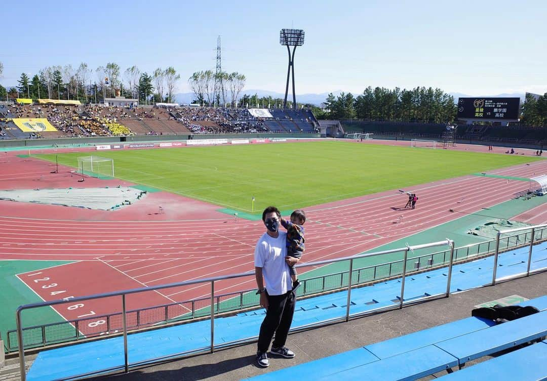 田中毅さんのインスタグラム写真 - (田中毅Instagram)「. 息子よ、これが高校サッカーだ⚽️  #高校サッカー  #100回大会  #遅めの夏休み  #初のサッカー観戦  #付き合ってくれてありがとう」11月7日 14時24分 - tanaka_ta_ke_shi