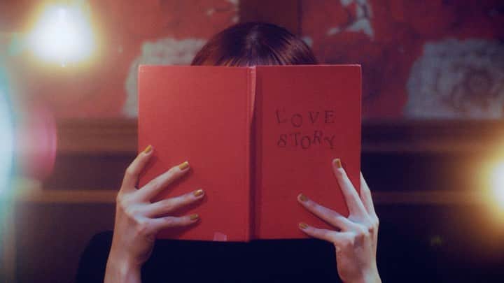 足立佳奈のインスタグラム：「ついに、今夜0時に、 新曲「This is a Love Story」 配信スタートです。💕💕  MVも、明日22:00公開だよー🎬  #今夜インスタライブしよっかな」