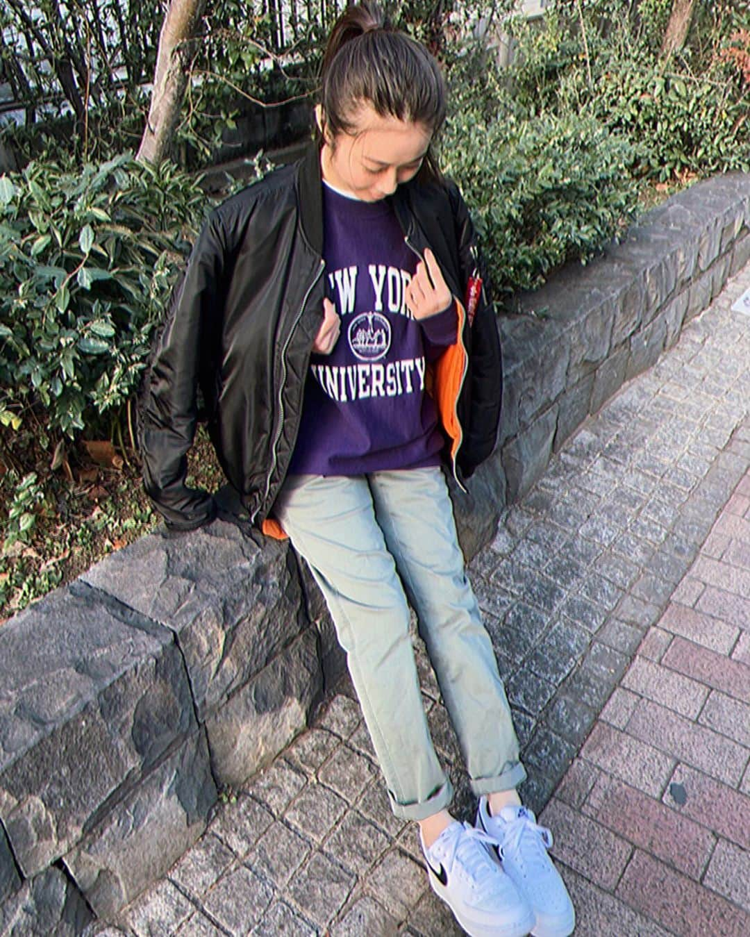 柿崎裕美のインスタグラム：「🪖 MA-1はやっぱりALPHA😊  #ma1 #alphaindustries #アルファインダストリーズ #ma1jacket #ma1コーデ #トレーナーコーデ #ootd #championreverseweave#us#nyu#リバースウィーブ#af1」