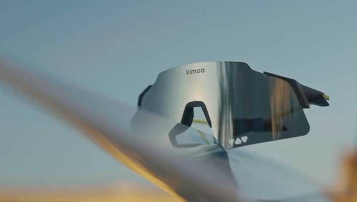 フェルナンド・アロンソのインスタグラム：「best product we have ever created, @kimoa LAB_02 . Design. Aerodynamics. Lightness.  22 grams.  A revolution. #kimoa #kimoaLab」
