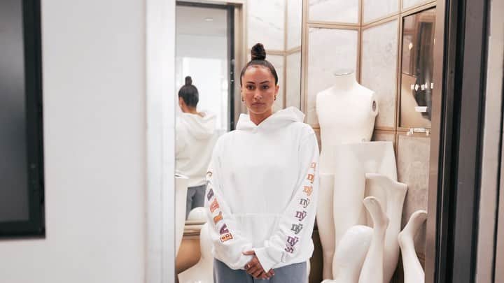 barneysnyofficialのインスタグラム：「@misstpw for Barneys New York x @gregyunanewyork. Available 10/28 exclusively at GregYuna.com」