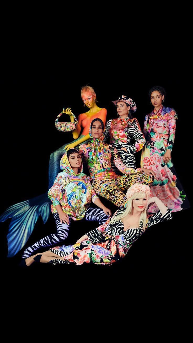 デシグアルのインスタグラム：「Say it louder so everyone can hear. @maria_escote gives a voice to free love, diversity and self-worth in our third collaboration. Join this sexy-vindication with @cicciolina_official, @imcarladiaz, @leat, @bikoko & @tessmaylo! 🔥  Photographer: Zoe Natale Mannella @zoenatalemannella Videographer: Aran Martínez @aranmartinezsolana Stylist: Alba Melendo @albamelendo Hair & Make Up: Fer Martínez (Cicciolina H&M )@fer.martinez.mk  Fabio Donofrio @fabio_donofrio Luca Cianciolo (Make Up ) @lucacianciolo Vanessa Icareg (imaginary character) @vanessa.icareg Isabella Franchi (manicure) @unghiedellamadonna Music: Low Key Moves @lkmagency Service production company: @squaloproduzioni」