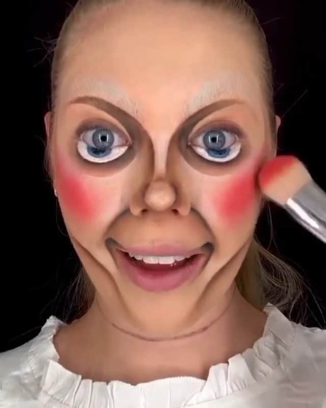 Insta Outfit Storeのインスタグラム：「Will you come play with me? 🪆   #halloweenmakeup#halloween#sfxmakeup#annabelle#annabellemakeup#dollmakeup#doll#halloweendollmakeup#makeupinspo」