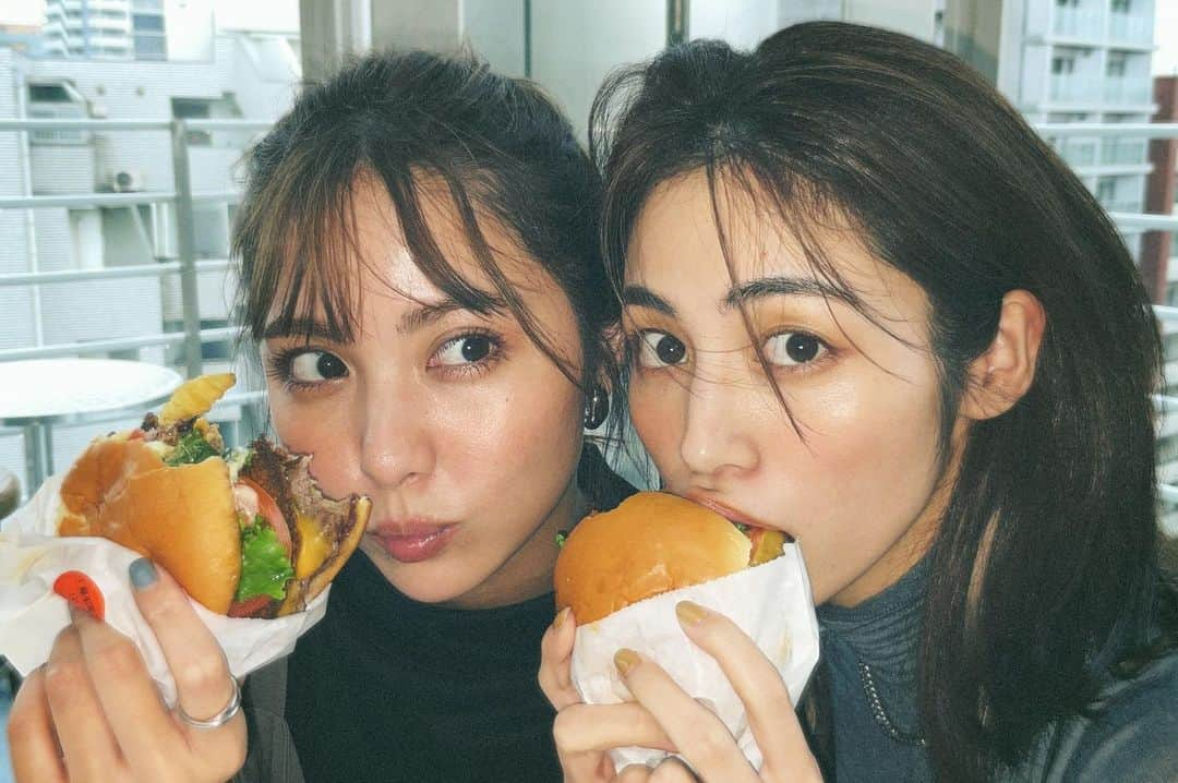 石川恋さんのインスタグラム写真 - (石川恋Instagram)「#CanCam shooting❤️‍🔥 朝からずっと楓と一緒だった日🤤🍔 1日中ガルプラの話で盛り上がってました。笑 O.O.Oの"パロナヤ！"のところ、 楓＆恋ver.をTikTokに載せたから観てみて🤣 #girlsplanet999 #ガルプラ #楓 さん」10月14日 18時14分 - ren_ishikawa