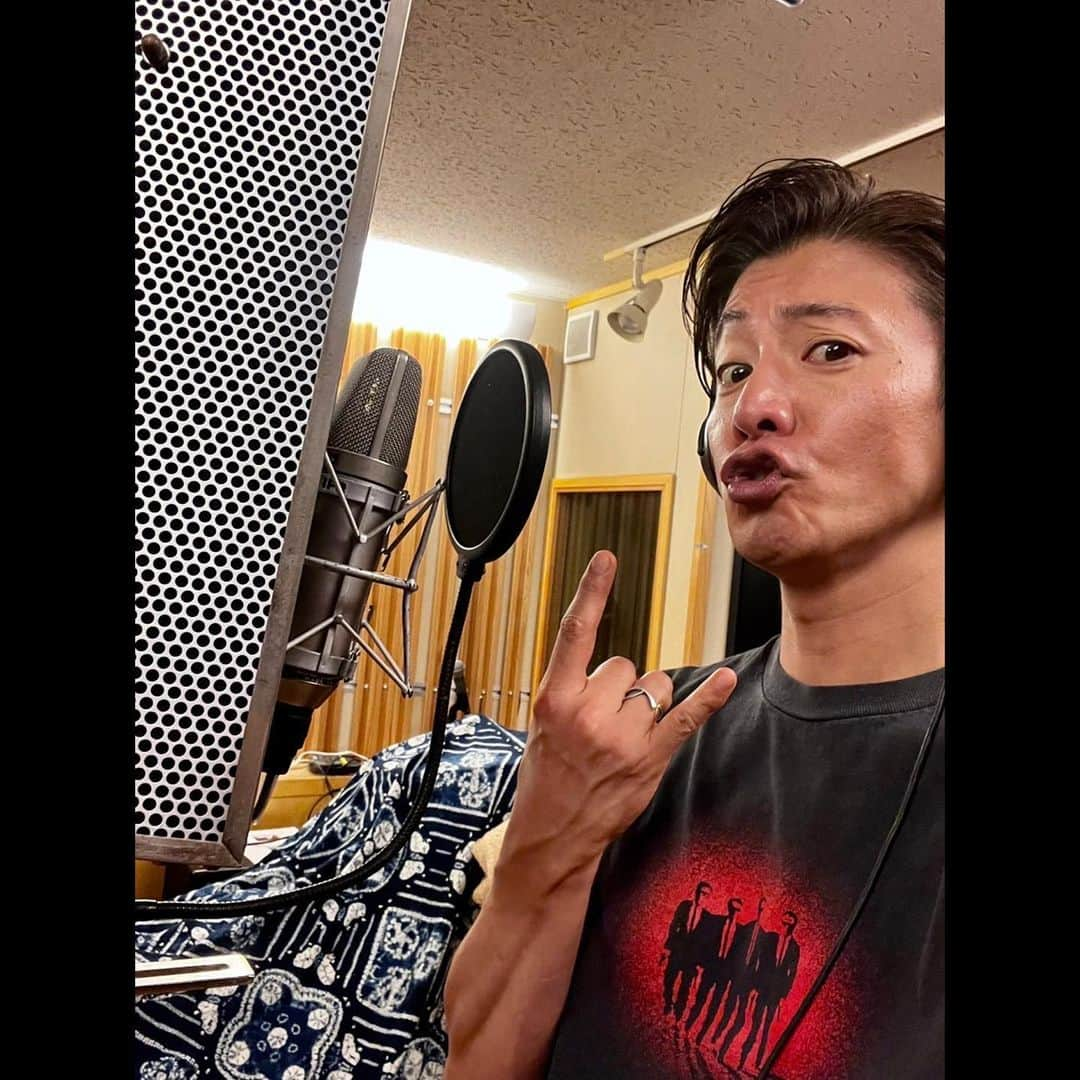 木村拓哉さんのインスタグラム写真 - (木村拓哉Instagram)「⁡ ⁡ ⁡ 「そして、友達の家みたいなレコーディングスタジオでのレコーディング‼︎ いつもとは雰囲気は違いましたが、やってるうちにノリノリになってましたぁ〜‼︎ 本日をもって、レコーディングが終了しましたぁ〜‼︎ スタッフの皆さん、ありがとうございましたぁ〜‼︎」 ⁡ STAYSAFE‼︎ ⁡ 拓哉 #木村拓哉#TakuyaKimura」10月14日 18時09分 - takuya.kimura_tak