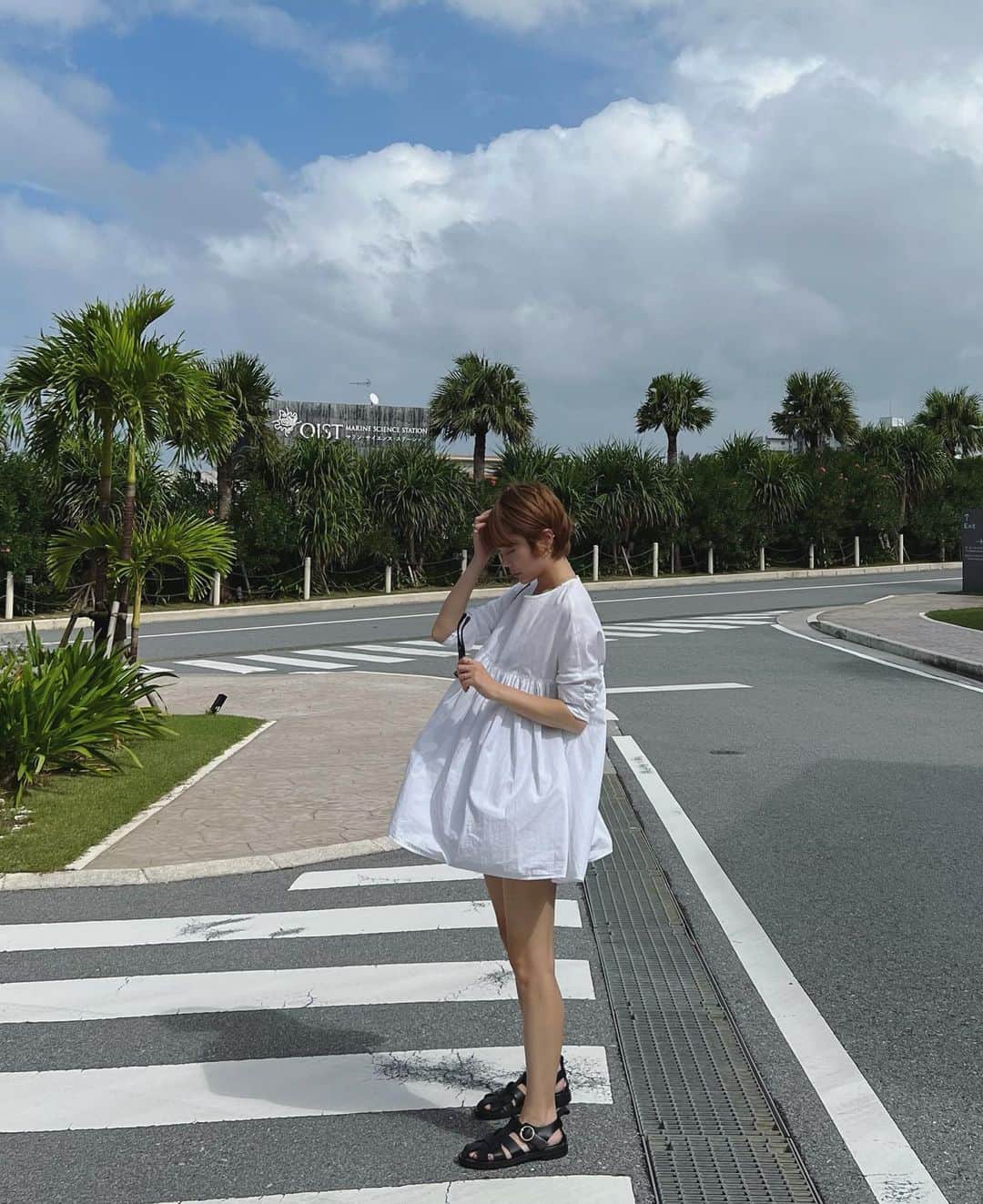 島居玲子のインスタグラム：「天気がいい日も多くて 素晴らしい時間でした。  今回は泣かずに海に入ることもできたし こんなにプールを好きになってくれてよかった🌴🤍」