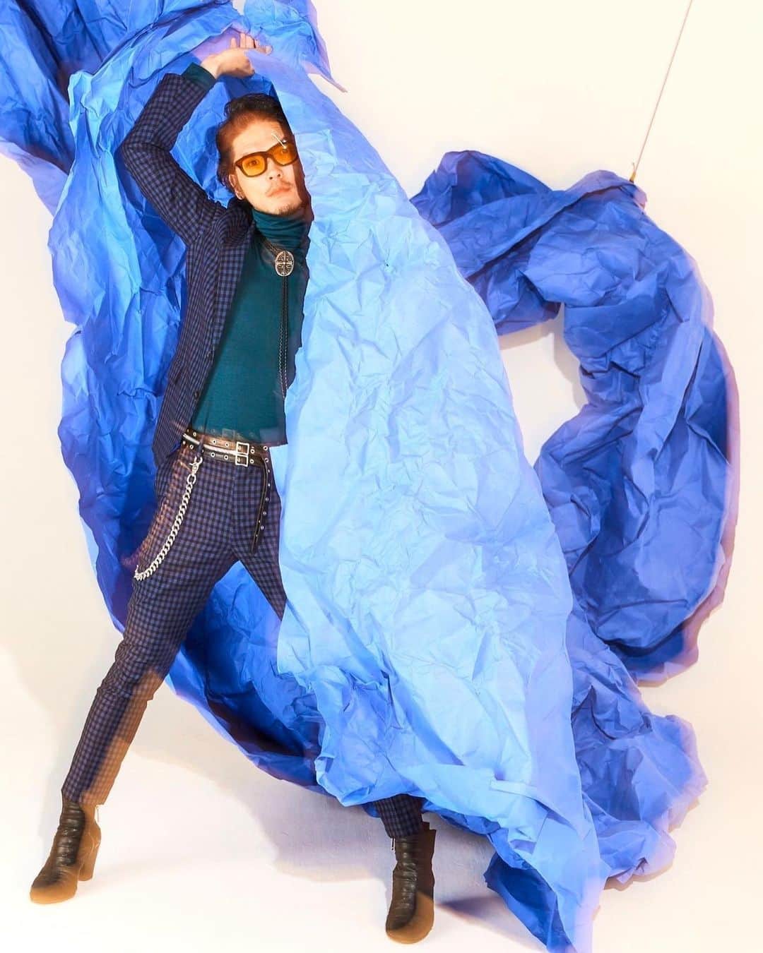 庄村聡泰のインスタグラム：「アー写的な某を決めました  #ショウムラデルモンテサトヤス   #サトヤスタイリング  眼 @tenderperson @inari_eyedentity  上 @galaabend_official  中 @galaabend_official  下 @galaabend_official  靴 @garethpughstudio  銀 @chromeheartsofficial  腰 @johnlawrencesullivan_official  写 @niceguy_yukky  粧 @hairmake_yuya  サトヤスタイリングのスタイリング @shogo_tachibana と俺」