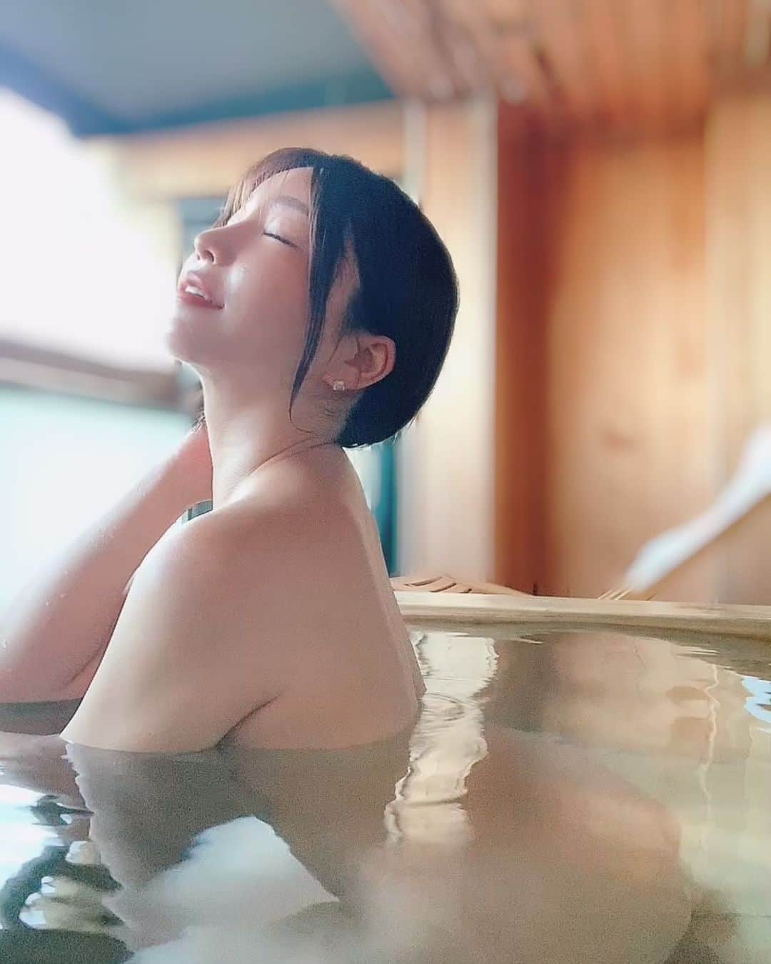 古河由衣さんのインスタグラム写真 - (古河由衣Instagram)「温泉でしっぽりしてます♡  #温泉旅行  #温泉  #温泉女子  #旅行  #箱根  #客室露天風呂  #しっぽり  #japanesegirl  #onsen  #hakone  #portrait  #model」10月14日 19時25分 - furuyuistagram