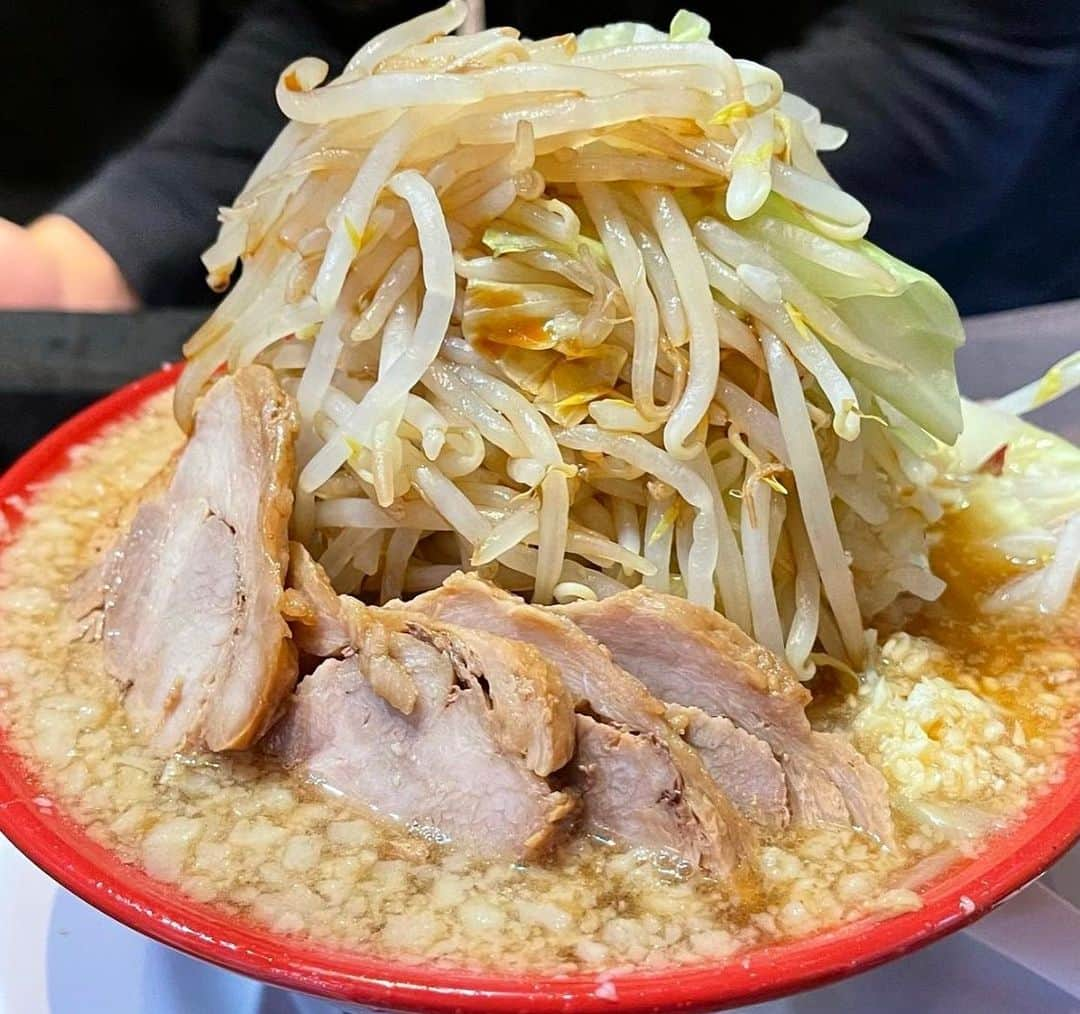 野田すみれさんのインスタグラム写真 - (野田すみれInstagram)「夜ご飯🍜 #次郎系ラーメン とビール🍺🍺  肉増し野菜増し ニンニク大量笑🧄🧄 ペロリ☺️ 最高っ💛 さすがに 餃子🥟まではいけなかった…」10月14日 19時50分 - sumire0208