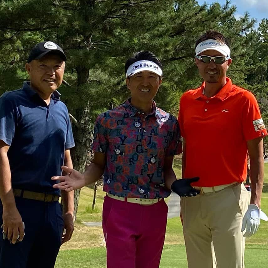 星野英正のインスタグラム：「今日は大好きなDEENの🎤池森秀一さんと六甲国際GCでゴルフ⛳️ 、 神戸に来ると言う事で誘って頂き一緒にまわる事になり思い出に残る1日になりました🤣 、 まさか池森さんとゴルフが出来るなんて😱 、 ゴルフって色々な繋がりで人脈が増えるいいスポーツ☺️ 、 ゴルフをしていなければ実現しなかったし、小林さんと出会わなければこの日は無かった。 本当感謝×2😁 、 本当に人との繋がりって大事だし素晴らしいなぁ〜と感じた1日でした。 、 出会いにありがとう😌😌😌 、、、 、、、 、、、 、、、 、、、  #DEEN#歌手#池森秀一#YouTube#俺に任せろ！#小林一人#六甲国際GC#歌#コンサート#ゴルフ#プロ#ハイスペックゴルフ#このまま君だけを奪い去りたい#ひとりじゃない#LoveForever#永遠を預けてくれ」