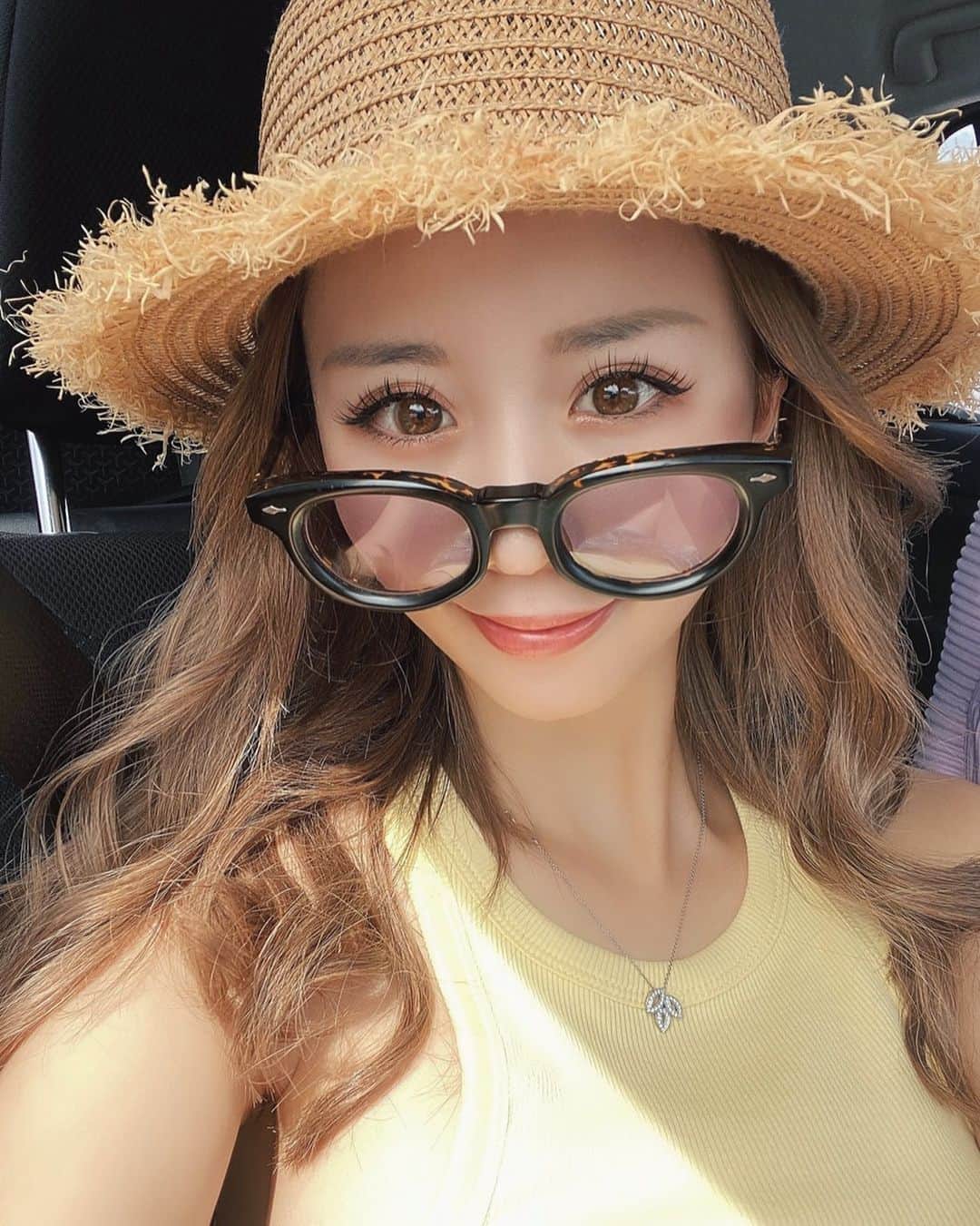 三村亜美のインスタグラム：「・ #selfie  マツエク付け替えた おかげで盛れ盛れ👁💯 @salon__ef__official  ・ ・ 小顔矯正とフェイシャルもしたから メイクより良かった❤︎ 最強MOTTO @motto_omotesando  #マツエク#自撮り」