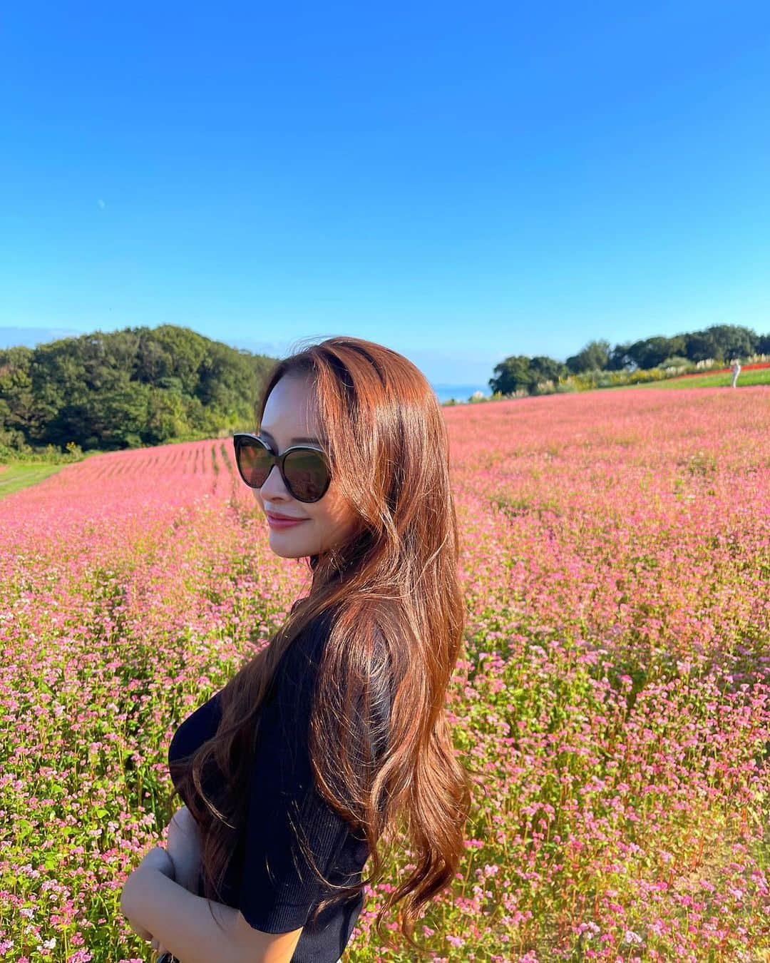 神咲 麻央 / まおちゃるのインスタグラム：「淡路島❤️ 幸せな1日だった🥰❤️❤️❤️ お花畑きれいだった🌷ハマった😍💕 . #淡路島 #花さじき #あわじ花さじき #淡路島旅行 #プチ旅行 #旅行 #awajishima #awajiisland #japantravel #japantrip #japanesegirl #japan」