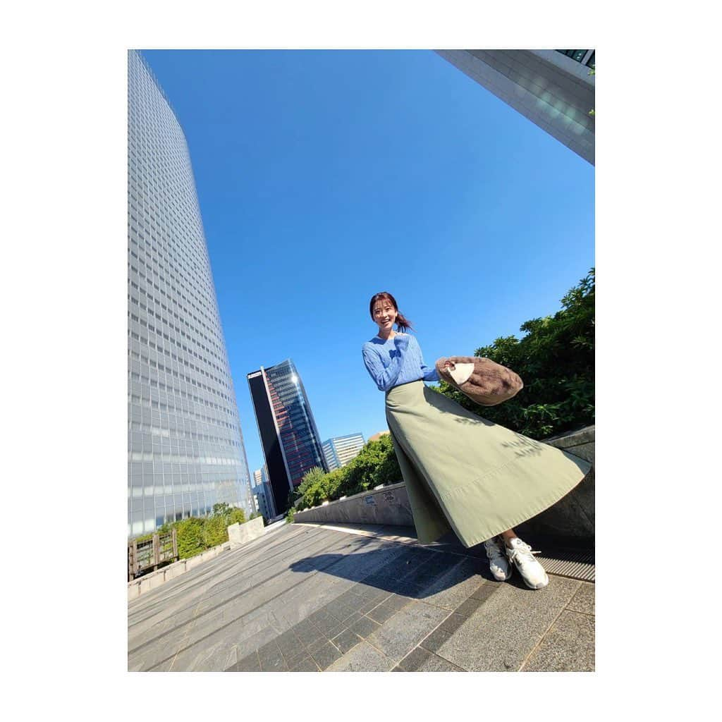 郡司恭子さんのインスタグラム写真 - (郡司恭子Instagram)「* 今日の午後、 東京は澄み切った青空🗼☀️  ただビルの間を抜ける風は少し冷たくて、 季節の移ろいを感じました…😌  #日本テレビアナウンサー #郡司恭子  #青空 #秋の空 #💙 #💚」10月14日 20時33分 - kyoko_gunji