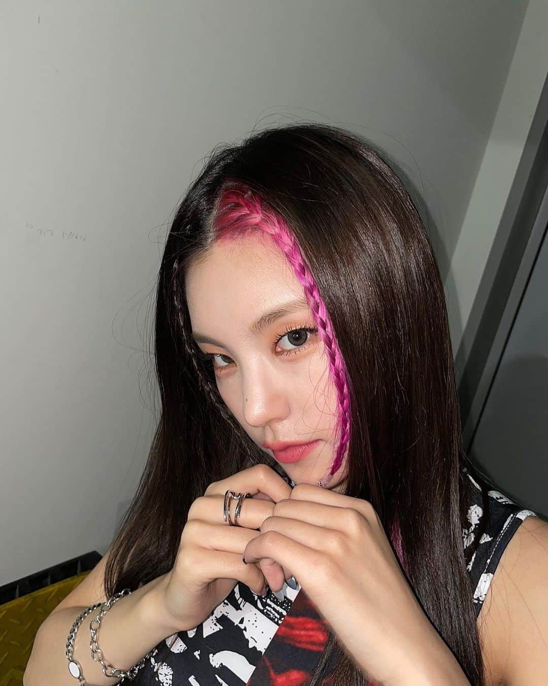 ITZYさんのインスタグラム写真 - (ITZYInstagram)「1위 고마워요💋🖤」10月14日 20時53分 - itzy.all.in.us