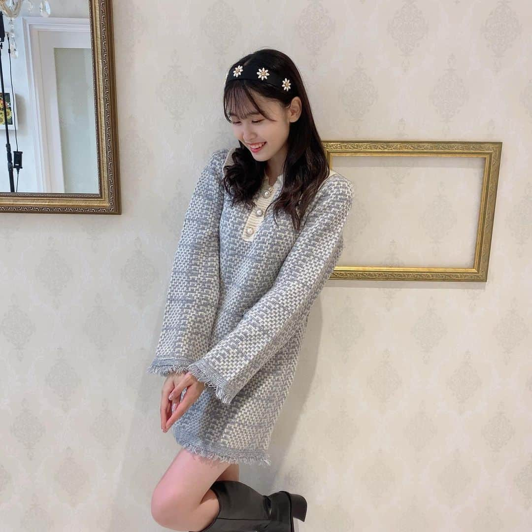 もかさんのインスタグラム写真 - (もかInstagram)「こっち版の写真もあるんだ〜🤍  シンプルにこういう服装可愛い、、 って着ててずっと思ってました笑  昨日のCulTV見ていただけましたでしょうか！ ダンスが好きだった私にとって 『躍ってみた』という動画が昔からすごく好きで そんな好きなものを自分が生み出す立場になることが出来て それをこうして色んなところで踊れて 幸せな環境にいさせてもらってるなぁと改めて思います☺️   演出とかペアとか構成とか すごいすごい考えてこだわって作りました！ もっとこうが良かった！！って意見もあると思います！ わかる！！私もある！！笑 でもこれはこれで1つの形として 皆さんに楽しんで、キュンキュンしていただけたら、 皆さんの毎日に少しでもお邪魔させていただけたら嬉しいです🤍  CulTV年内30万人。 これ簡単なことではないと思ってます。 でも絶対素敵な動画を届けるから みなさんがもう、Culがなきゃ無理！！ってなるくらいまで 好きにせてみせるから！！ ずっと着いてきてくださったら嬉しいです！！  なんか長くなっちゃった！笑 『同担✩拒否』ぜひ拡散お願いします！！  100万回再生目指すぞ〜🔥   #cultv  #cultv目指せ30万人」10月14日 21時02分 - moca.2812