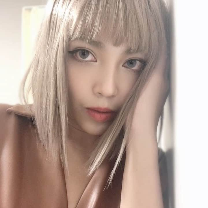 志摩マキのインスタグラム：「あれ？ฉันมาบ่นอะไรเนี่ยะ555 I can't rap but I love you #lalisa #makeup #🔥　#❤️ #🇹🇭 #ลิซ่า #มโนเอง #ไม่เหมือนตรงไหนเอาปากกามาวง #555 #แต่งหน้า #มากิชิมา #リサ　#ラリサ　#ブラックピンク　#lisa」