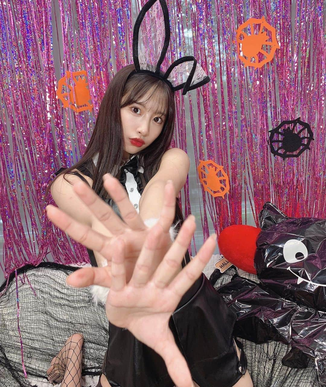 藤川らるむさんのインスタグラム写真 - (藤川らるむInstagram)「bunnyyyy🐰🖤  #여자 #followｍe #follower #女孩 #섹시한 #ハロウィンコスプレ #ハロウィン仮装 #ハロウィン #photooftheday #art #cute #style #me #패션스타그램 #セルフィー #igersjp #selfie #lingerie #란제리 #속옷 #น่ารักจัง #ใสใส#สคใส #ยิ้ม #คําคม #สาวอวบแฃ่บ #สาวออฟฟิต#ถกและดีมือนจริง#เพิ่มฟอลไอจี  #バニーちゃん」10月14日 22時06分 - ralumu_00