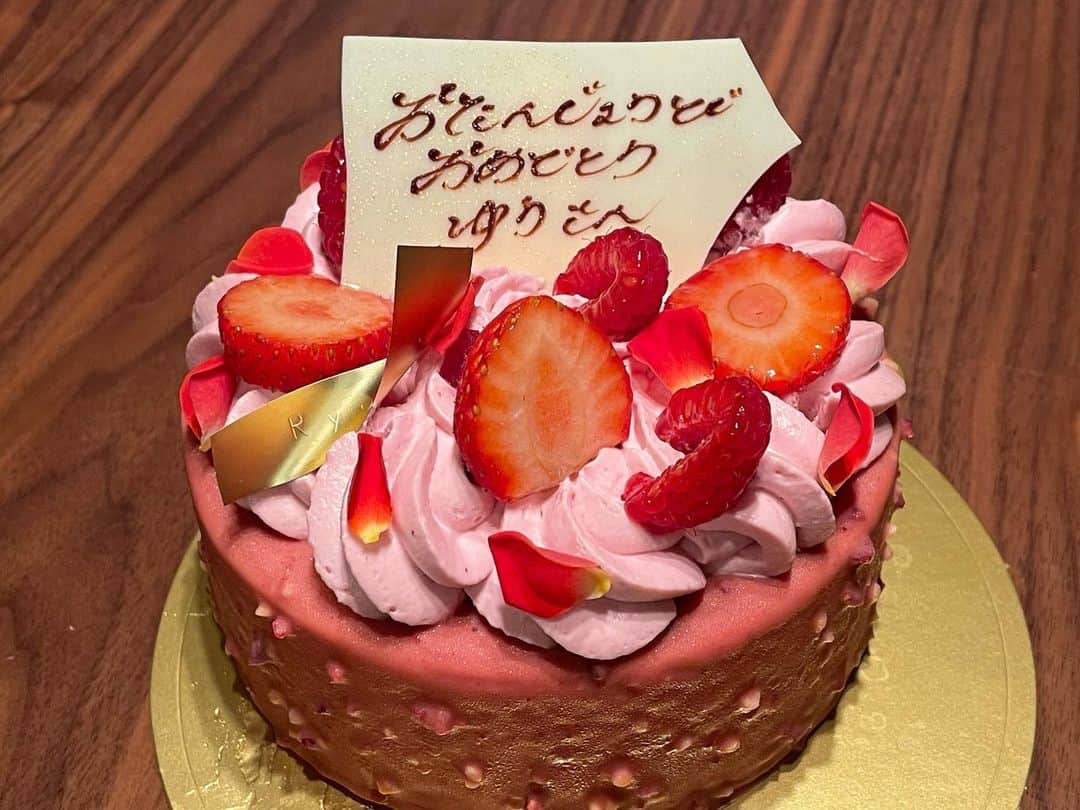 真飛聖さんのインスタグラム写真 - (真飛聖Instagram)「ありがとう♡  仲良しがお祝いしてくれました。  #優しさがとってもとっても嬉しかった #大好き#おもちも大喜び #タコ焼き」10月14日 22時08分 - sei_matobu