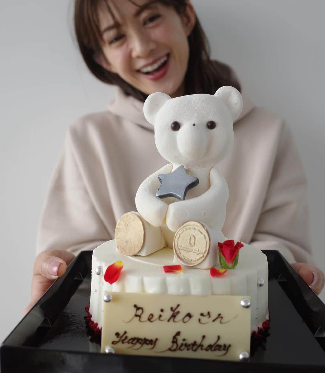 高垣麗子さんのインスタグラム写真 - (高垣麗子Instagram)「* ね、これは食べられないでしょう🧸  42歳... 大人になりこんな🧸birthday cakeに出会えるとは思いもしませんでした♡ ありがとうございました𓂃  * #birthdaycake  #🧸」10月14日 22時19分 - reikotakagaki