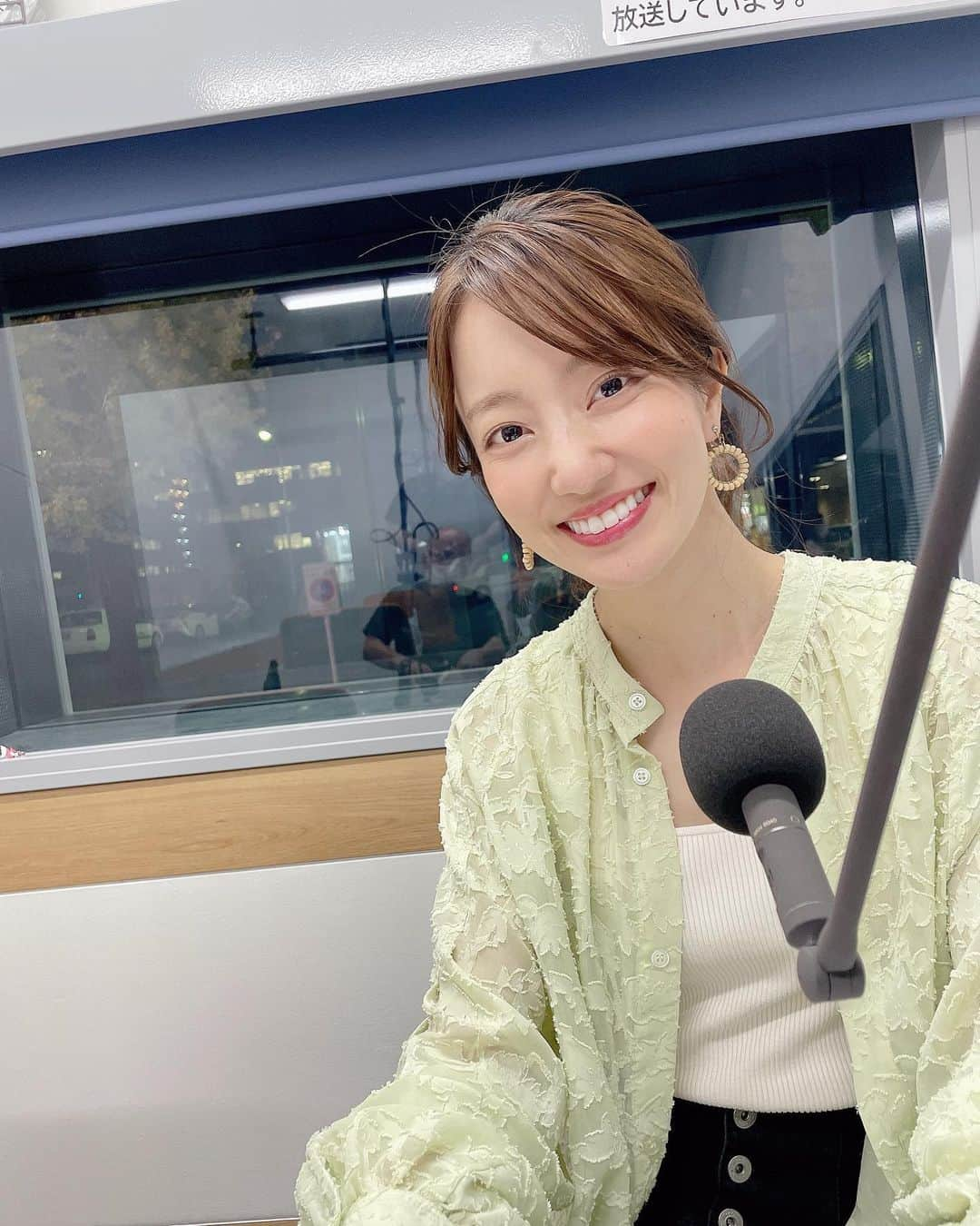 原直子さんのインスタグラム写真 - (原直子Instagram)「今担当しているラジオは📻 NBCラジオ 🌷「あさかラ」金曜日9:00〜 🌷「ひげドクターと原ちゃんのチョイ悪クリニック」日曜日17:30〜 です。 NBCラジオ佐賀はオープンスタジオなので、生放送は観覧出来ますよ✨ どちらもradikoで聴けるようになったので是非聞いてみてください💓  #nbcラジオ　#ラジオ #ラジオのある暮らし #ラジオパーソナリティー #ラジオパーソナリティ #佐賀 #長崎 #ラジオ番組 #ラジオ好きな人と繋がりたい #コムボックス #佐賀駅前　#オープンスタジオ」10月14日 22時12分 - naoko_15_hara