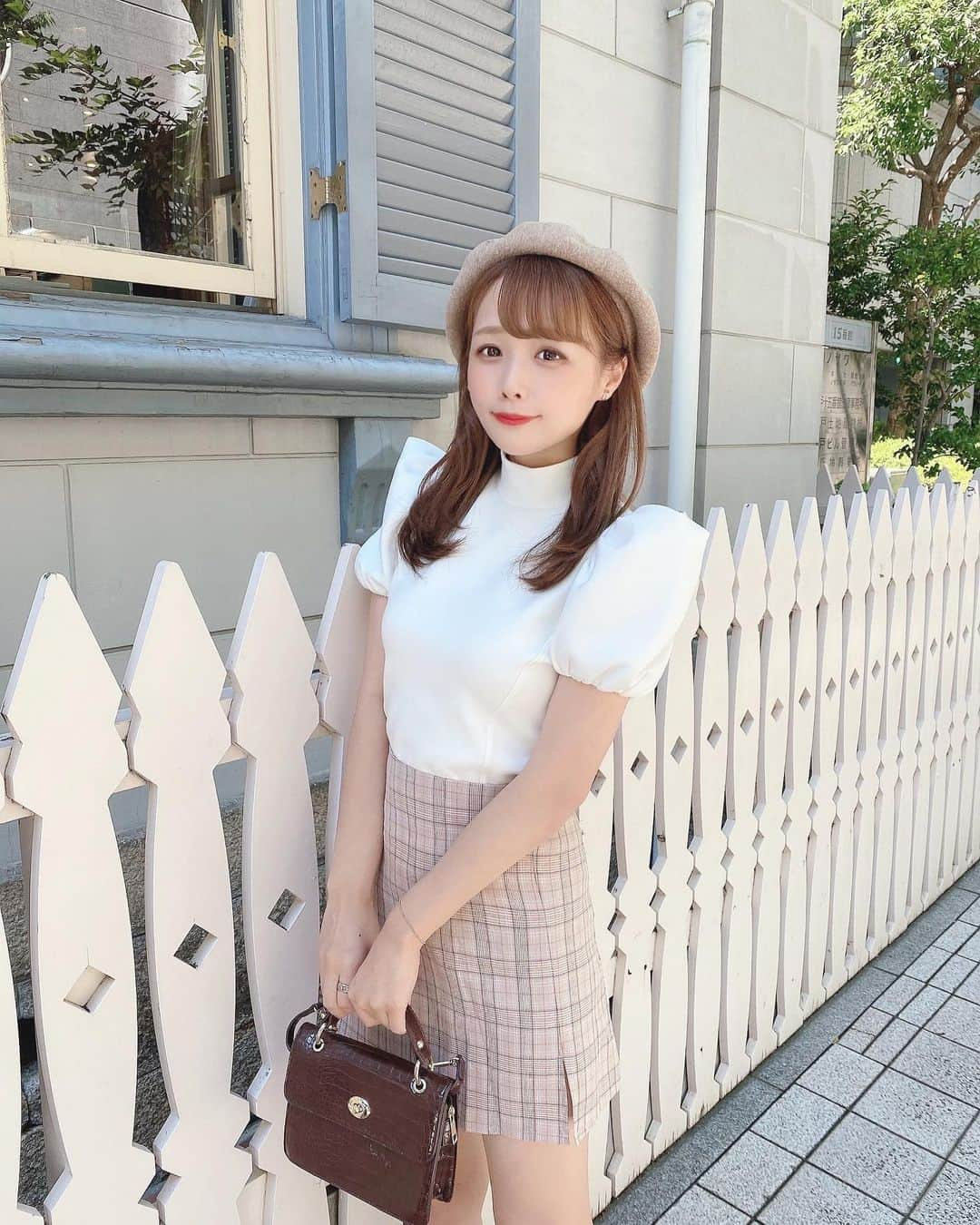 計良日向子（ひなひ）さんのインスタグラム写真 - (計良日向子（ひなひ）Instagram)「. . 神戸に行った時、ずっと行きたかった @toothtooth_maison15th で ランチしたよ🍝🌱 . . . とっても素敵なレストランで ランチタイムだとお高くないし また絶対に行きたいレストラン🍽 パスタが美味しった、、(写真撮ってないけど🥺笑) . . . 👗トップス　@eimyistoire_official . 👗ボトムス　@grl_official . 👜バッグ　@grl_official . 👒ベレー帽　@uniqlo_jp . . . . #神戸カフェ #神戸ランチ #神戸観光 #神戸旅行 #eimyistoire #grl #グレイル #グレイル購入品 #グレイルコーデ #ユニクロコーデ #ユニクロ購入品」10月14日 22時28分 - kerahinako1105