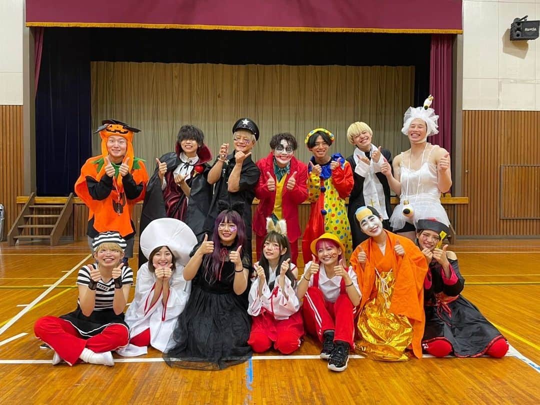 のインスタグラム：「. フォーエイトさんとのコラボ！！！ 48メンバーの皆さん全員集合😆✨  ＼＼ YouTuber運動会 ／／ 個性大爆発で楽しい時間でした🌟 ぜひ見てねん！！！🏃‍♀️🏃‍♂️💨  #48 #フォーエイト #48ミリオン運動会  #ボンボンTV #コスプレ #仮装  #ちょっと早いハロウィン #私はどーこだ？？？」