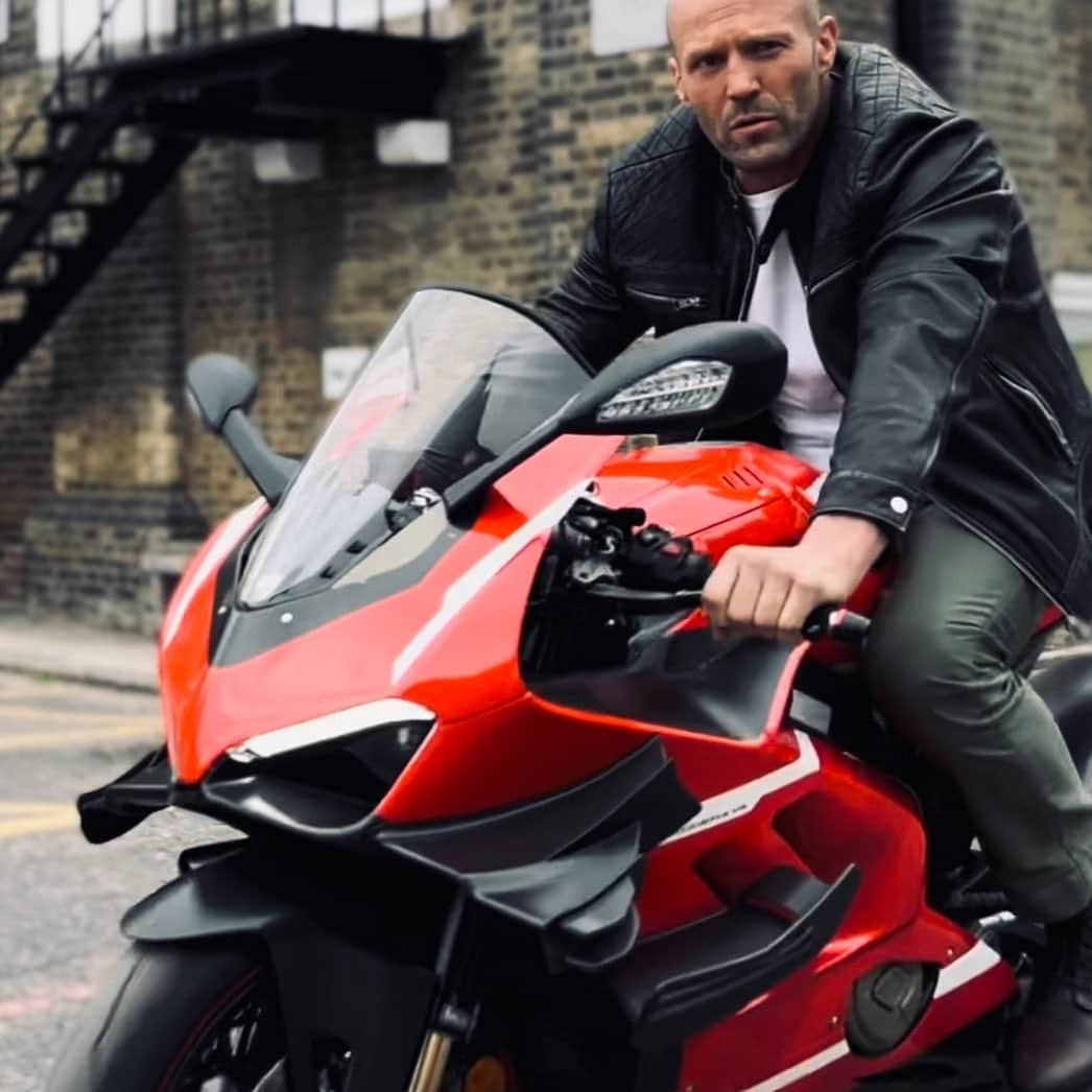 ジェイソン・ステイサムさんのインスタグラム写真 - (ジェイソン・ステイサムInstagram)「@ducati_superleggerav4  #expendables4」10月15日 2時08分 - jasonstatham